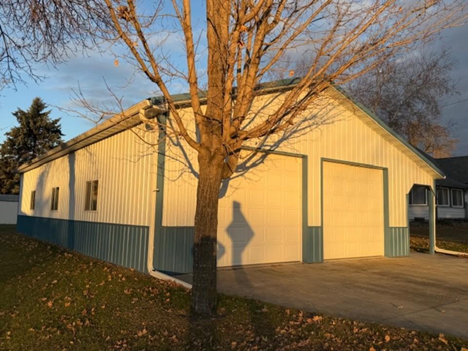 404 Melby Avenue Property Photo 16