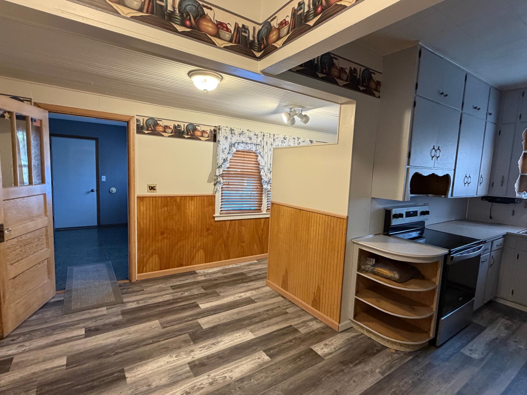 404 Melby Avenue Property Photo 19