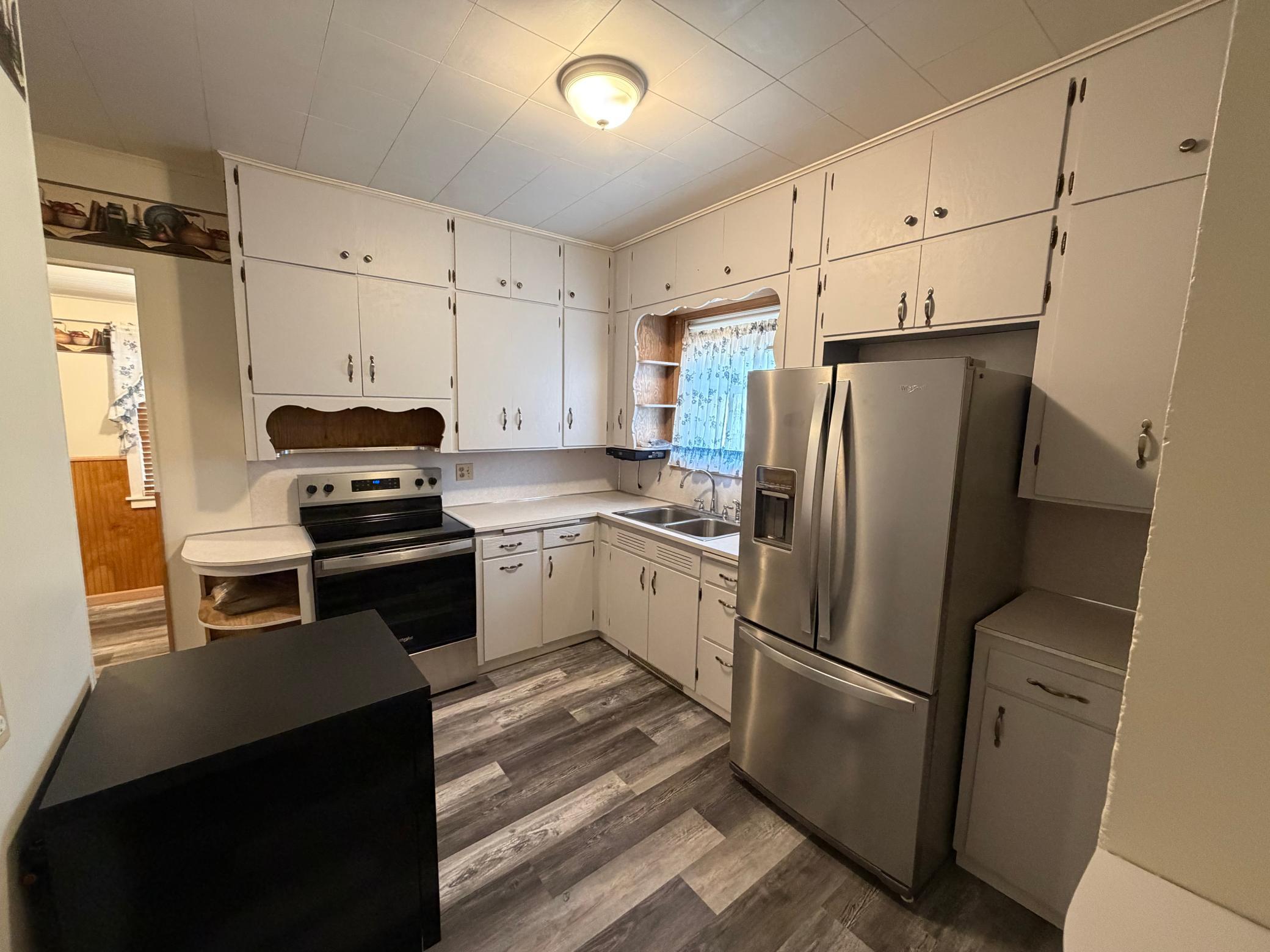 404 Melby Avenue Property Photo 20