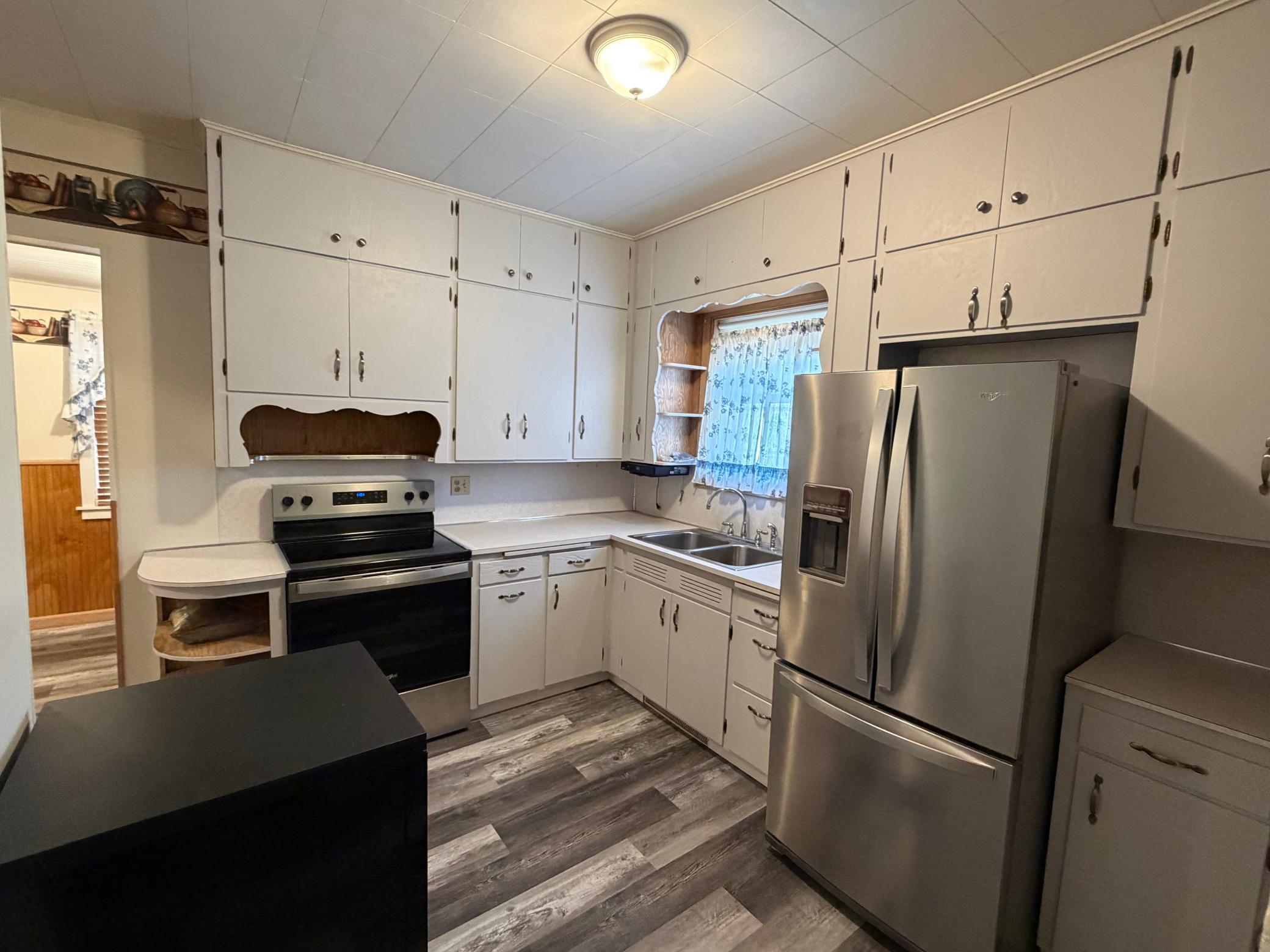 404 Melby Avenue Property Photo 22