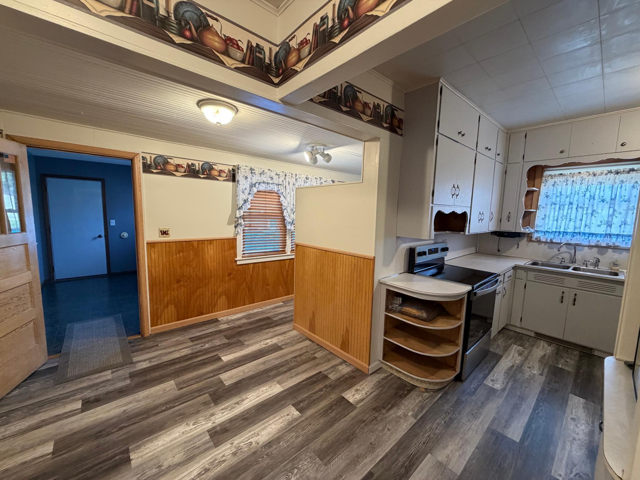 404 Melby Avenue Property Photo 23