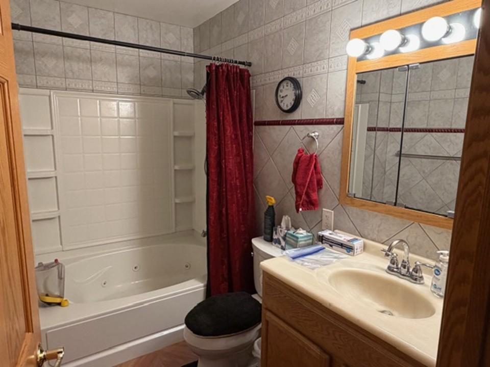 404 Melby Avenue Property Photo 28