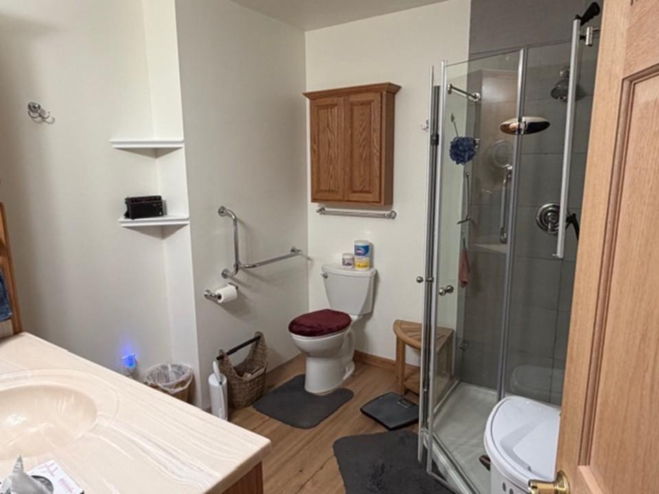 404 Melby Avenue Property Photo 31