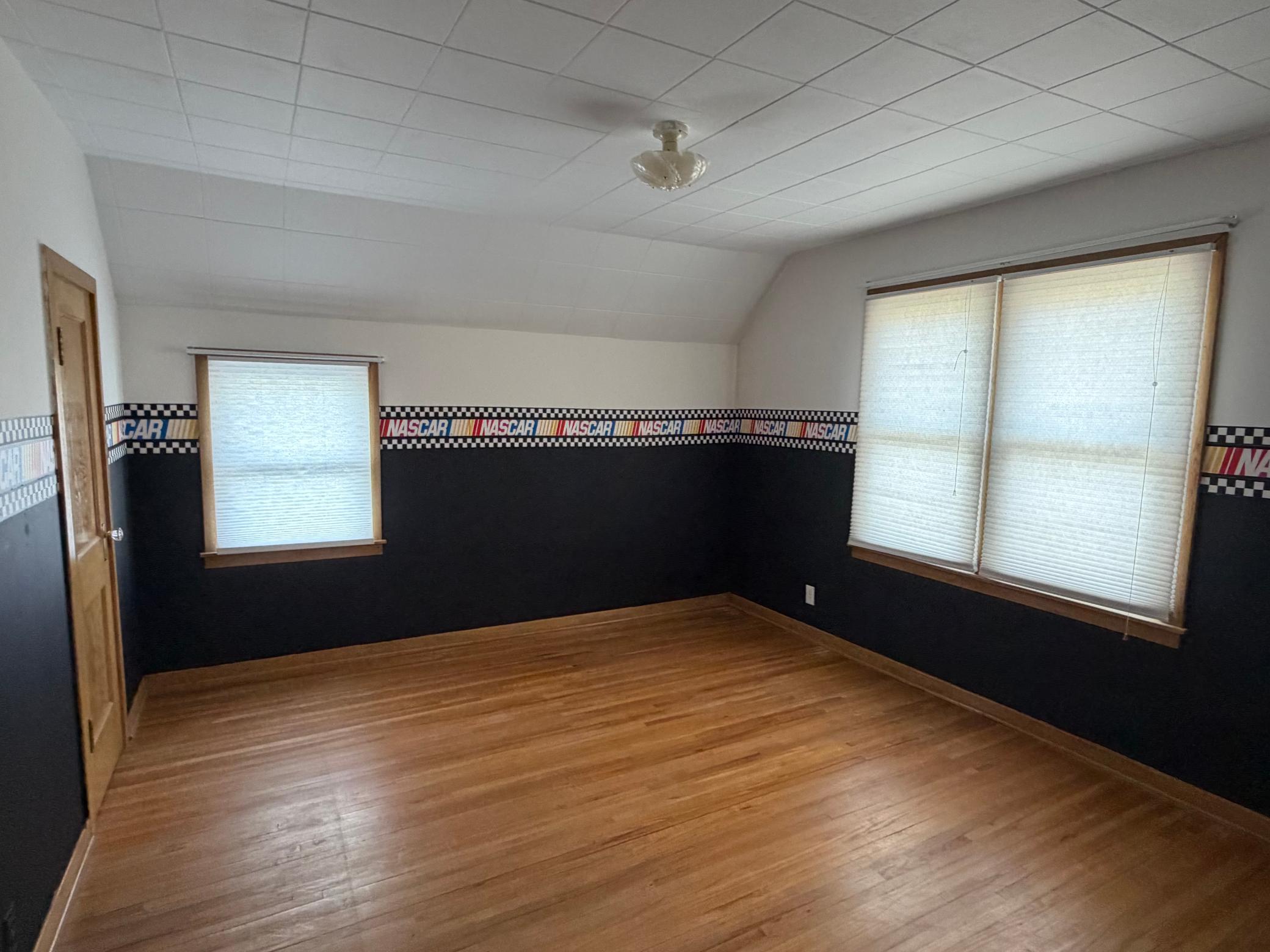 404 Melby Avenue Property Photo 32