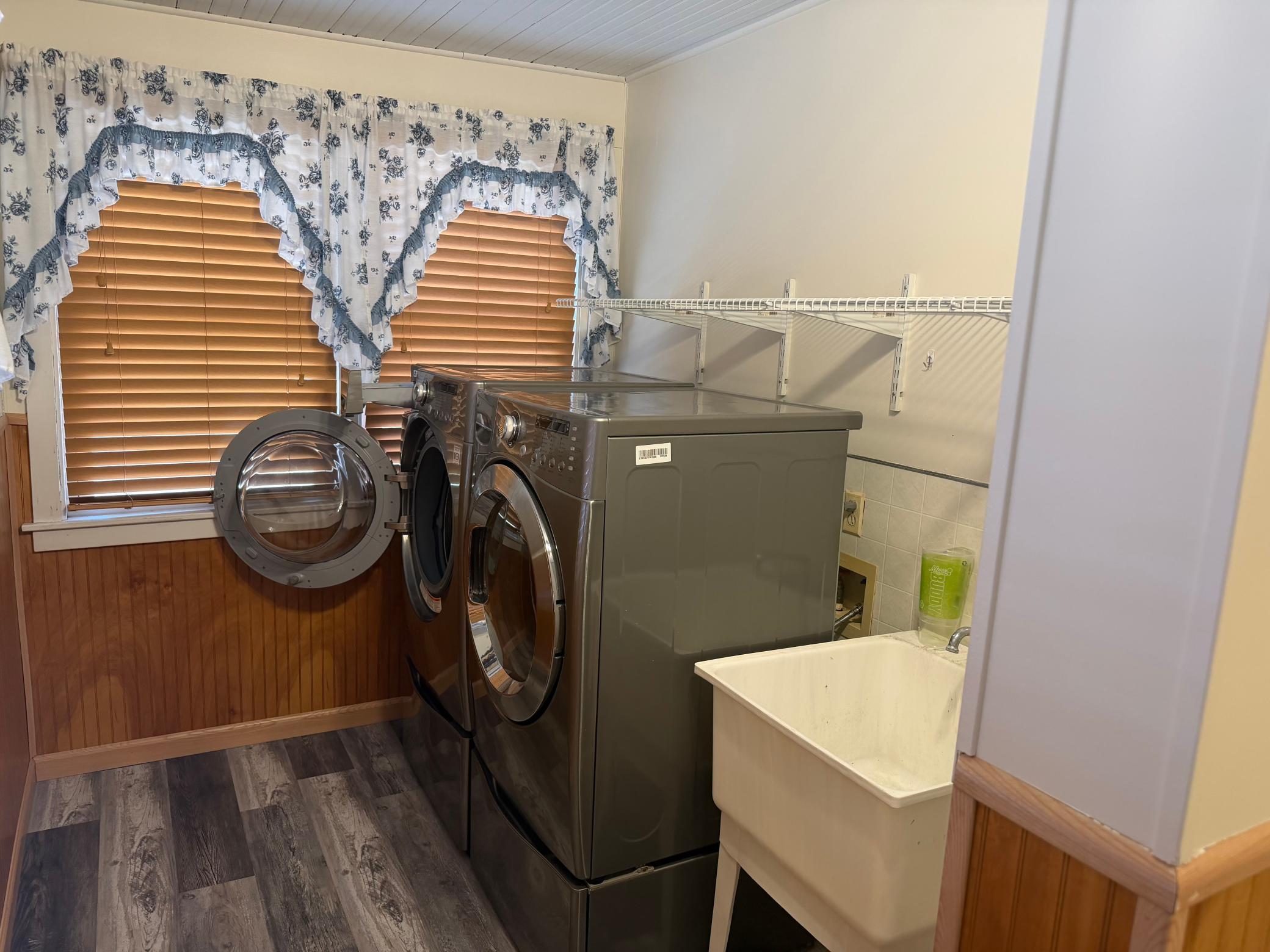 404 Melby Avenue Property Photo 48