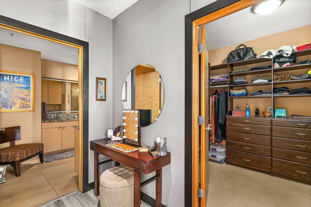 311 E Superior Street 905 Property Photo 11