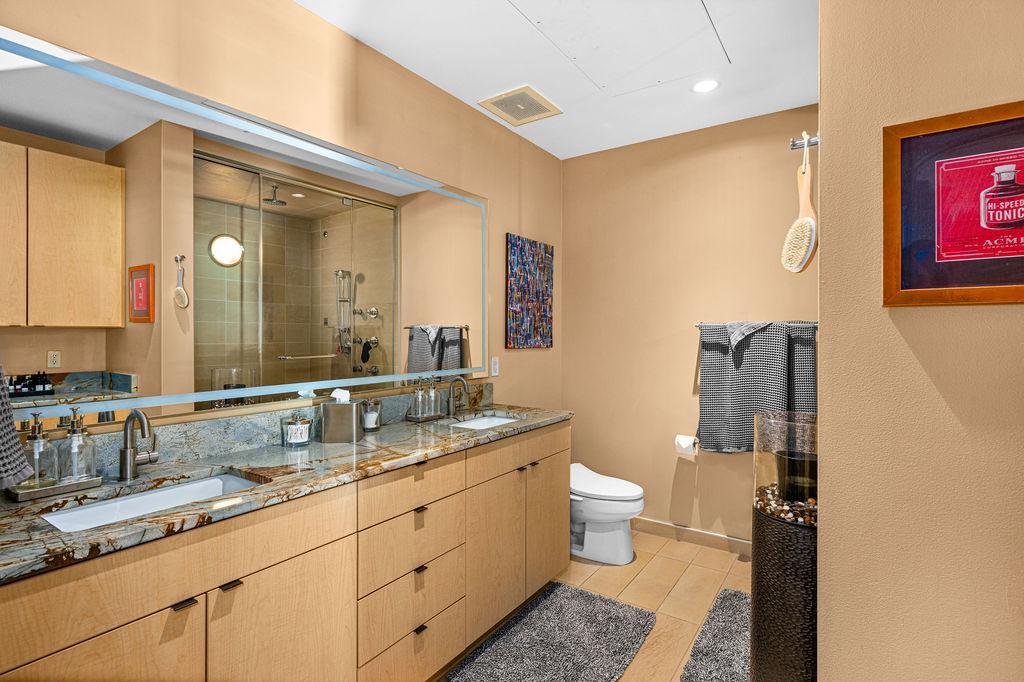 311 E Superior Street 905 Property Photo 12