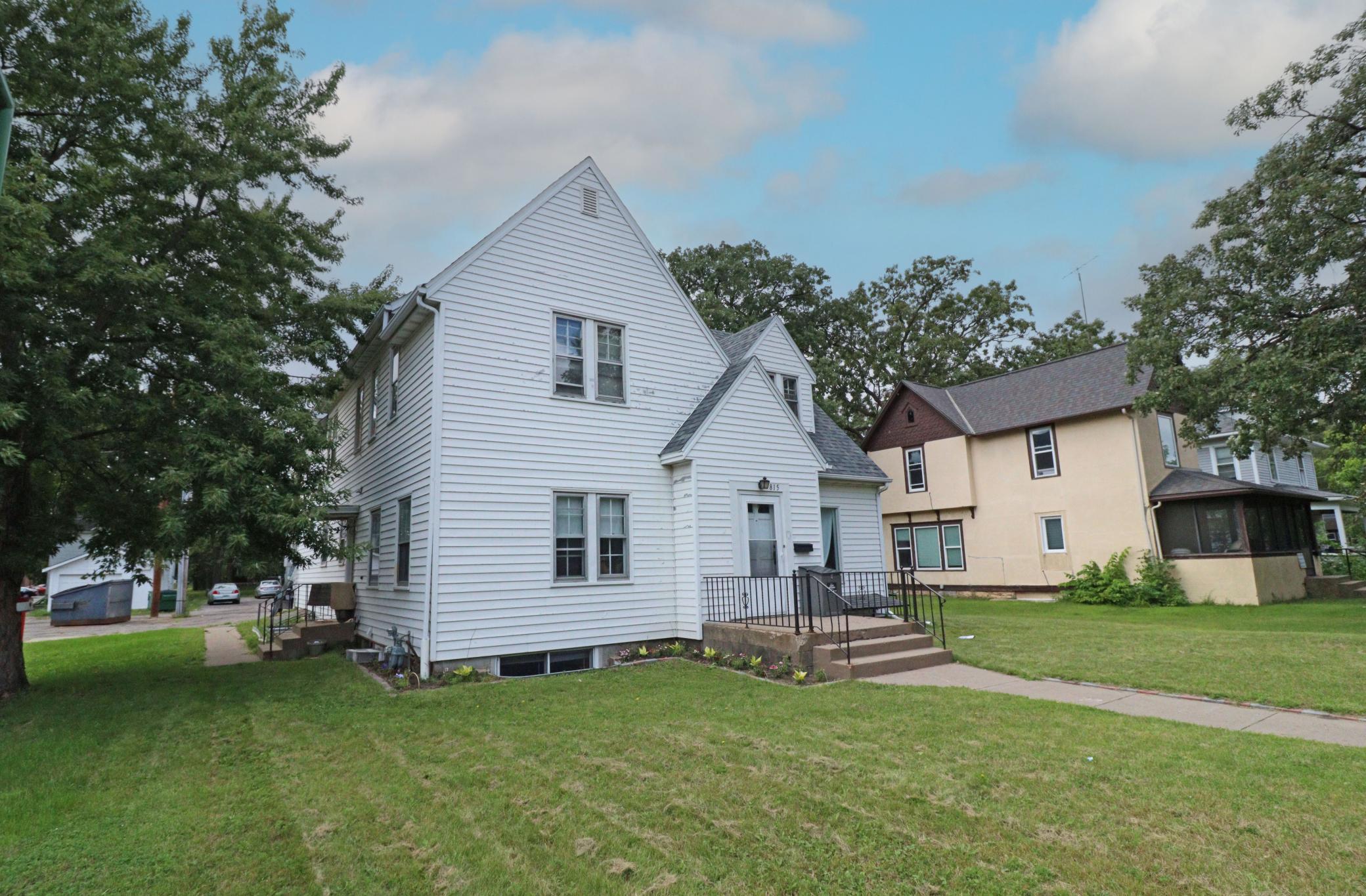 815 5th Avenue S Property Photo 1