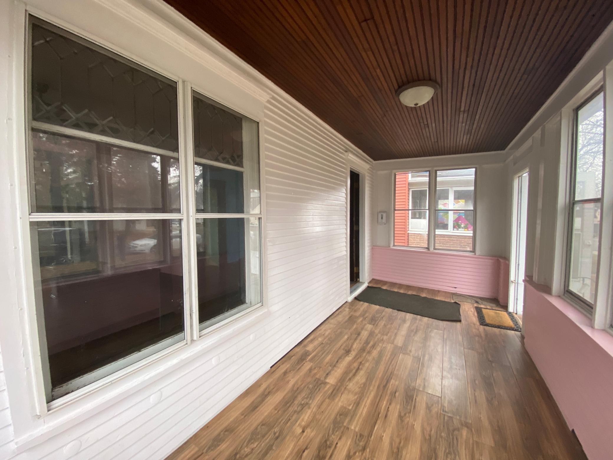 304 E 3rd Street Property Photo 4