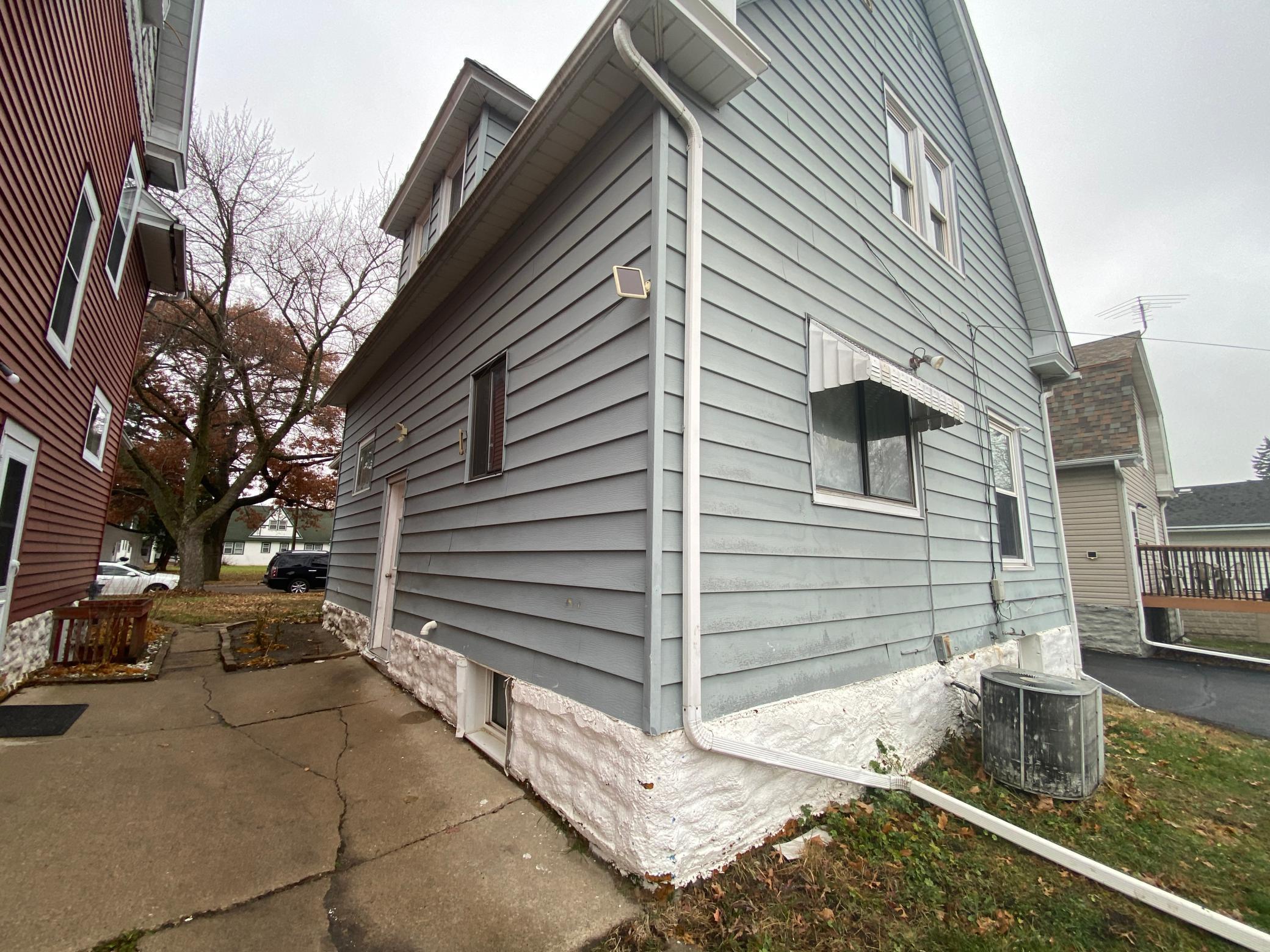 304 E 3rd Street Property Photo 31
