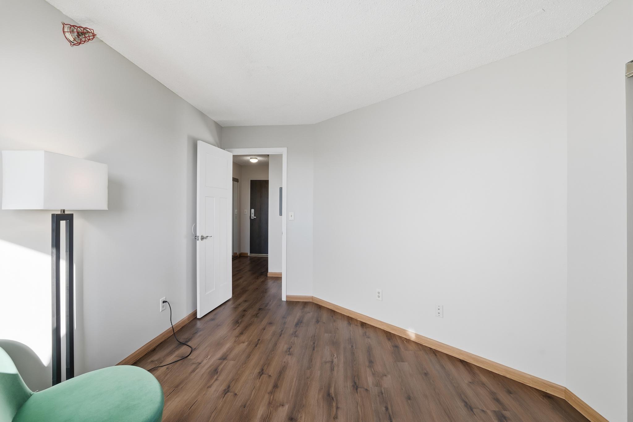 78 10th Street E 1802 Property Photo 13