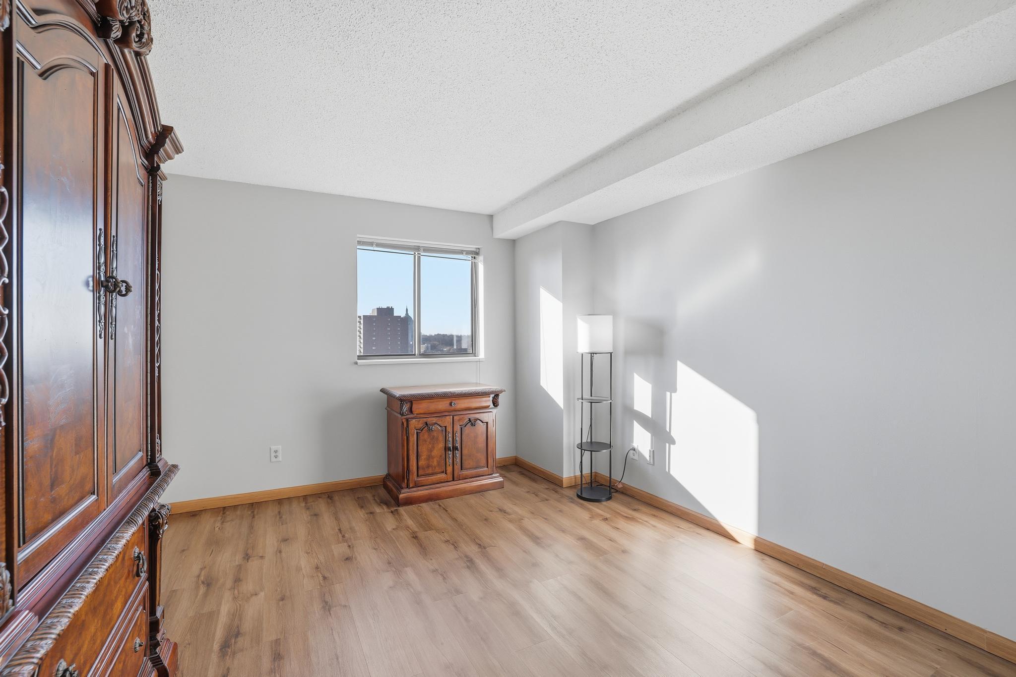 78 10th Street E 1802 Property Photo 16