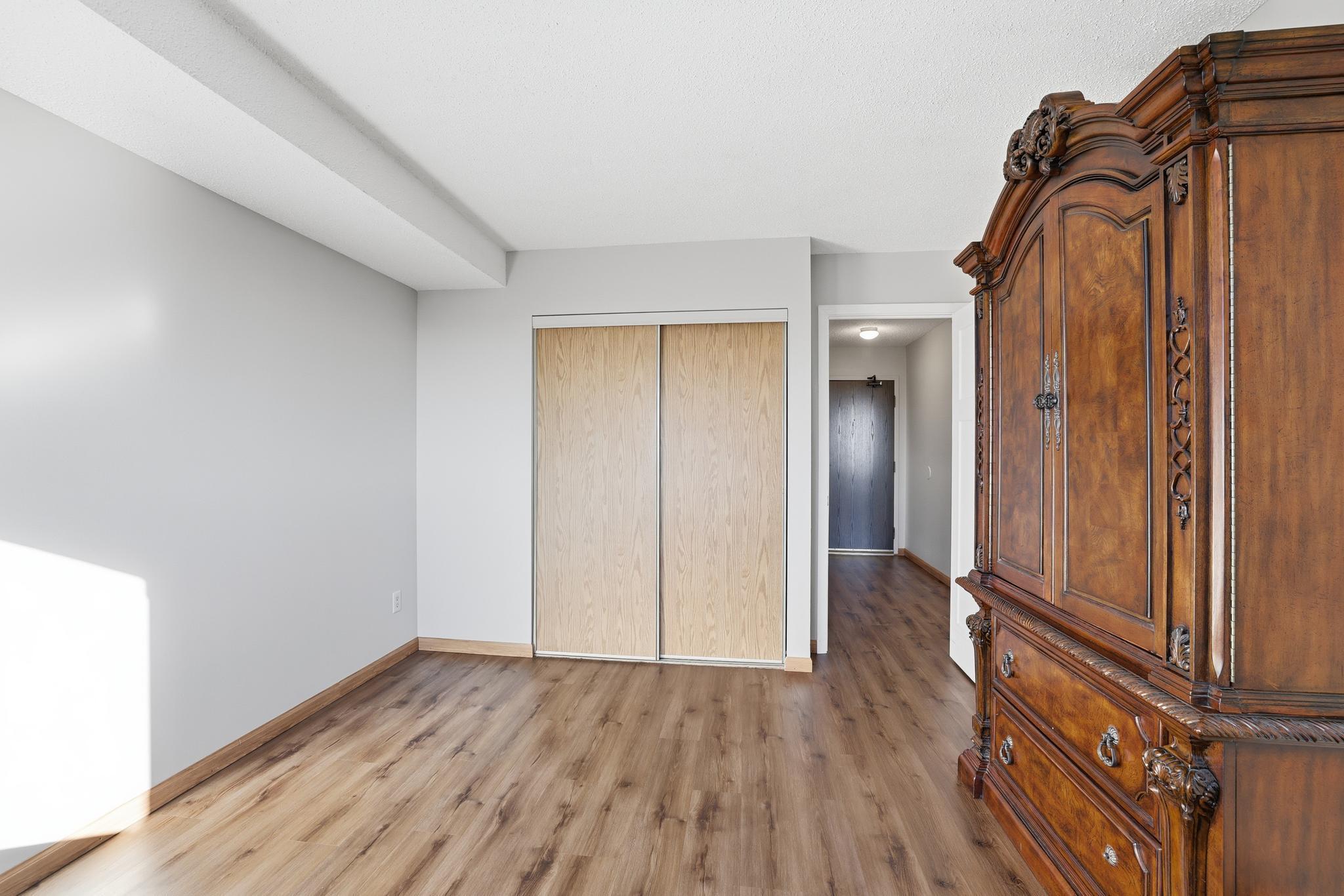 78 10th Street E 1802 Property Photo 17