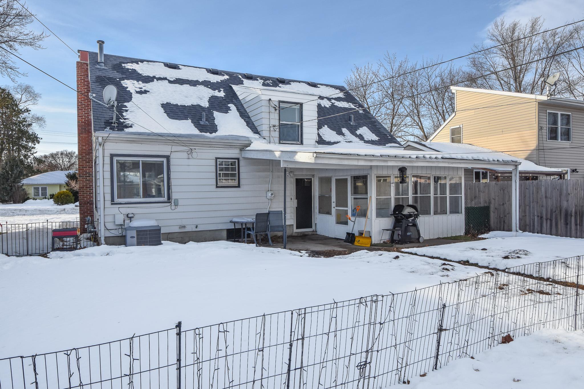 1252 10th Avenue N Property Photo 3