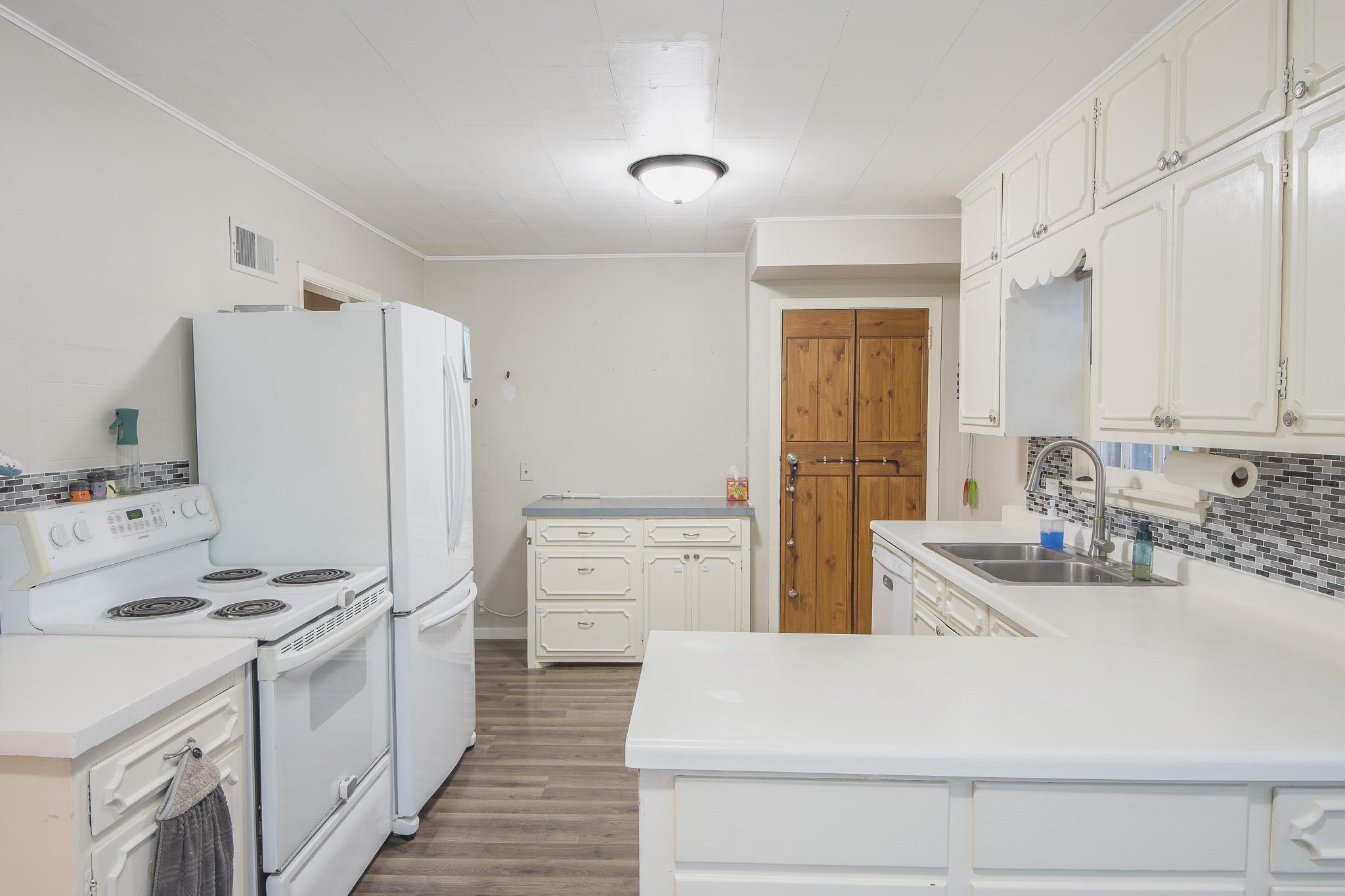 1252 10th Avenue N Property Photo 9