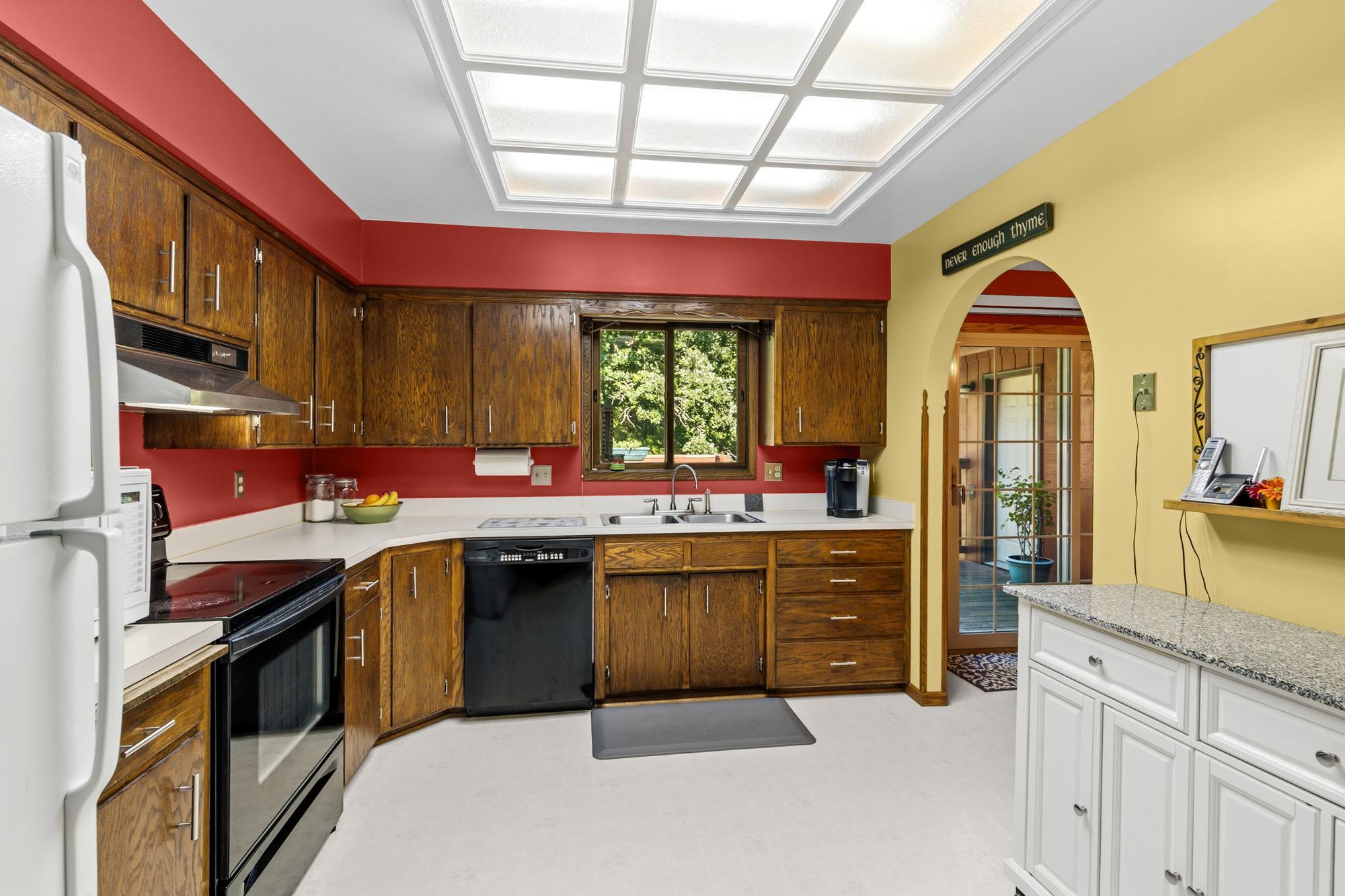 8135 Long Lake Road Property Photo 5