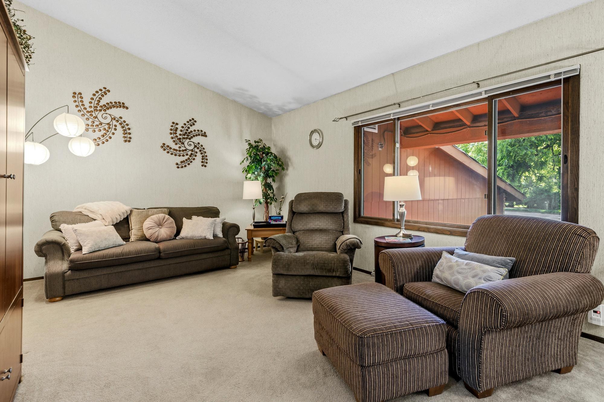 8135 Long Lake Road Property Photo 11