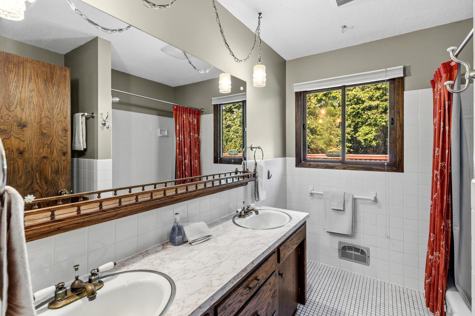 8135 Long Lake Road Property Photo 17