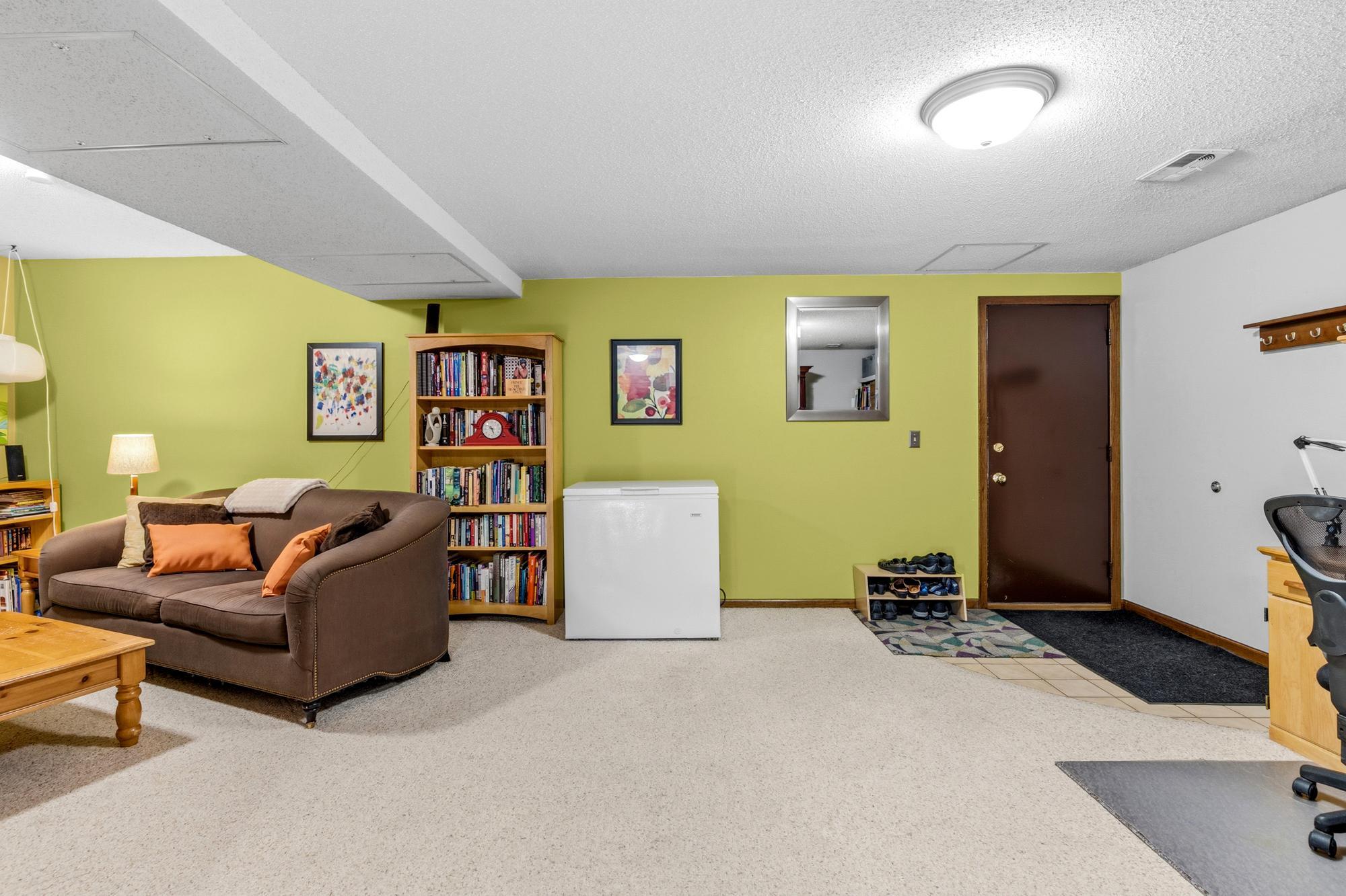 8135 Long Lake Road Property Photo 19