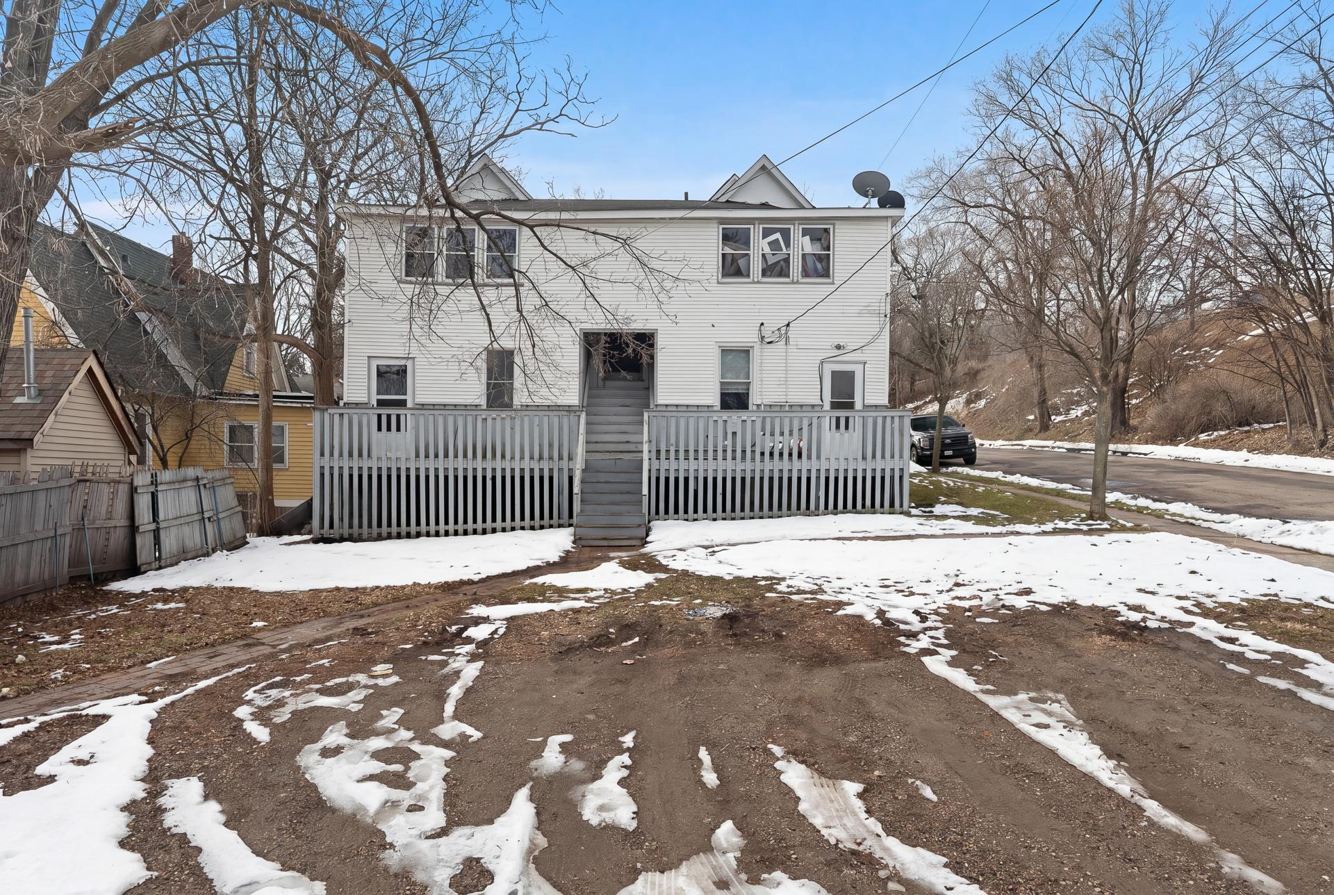 485 Belvidere Street E Property Photo 3