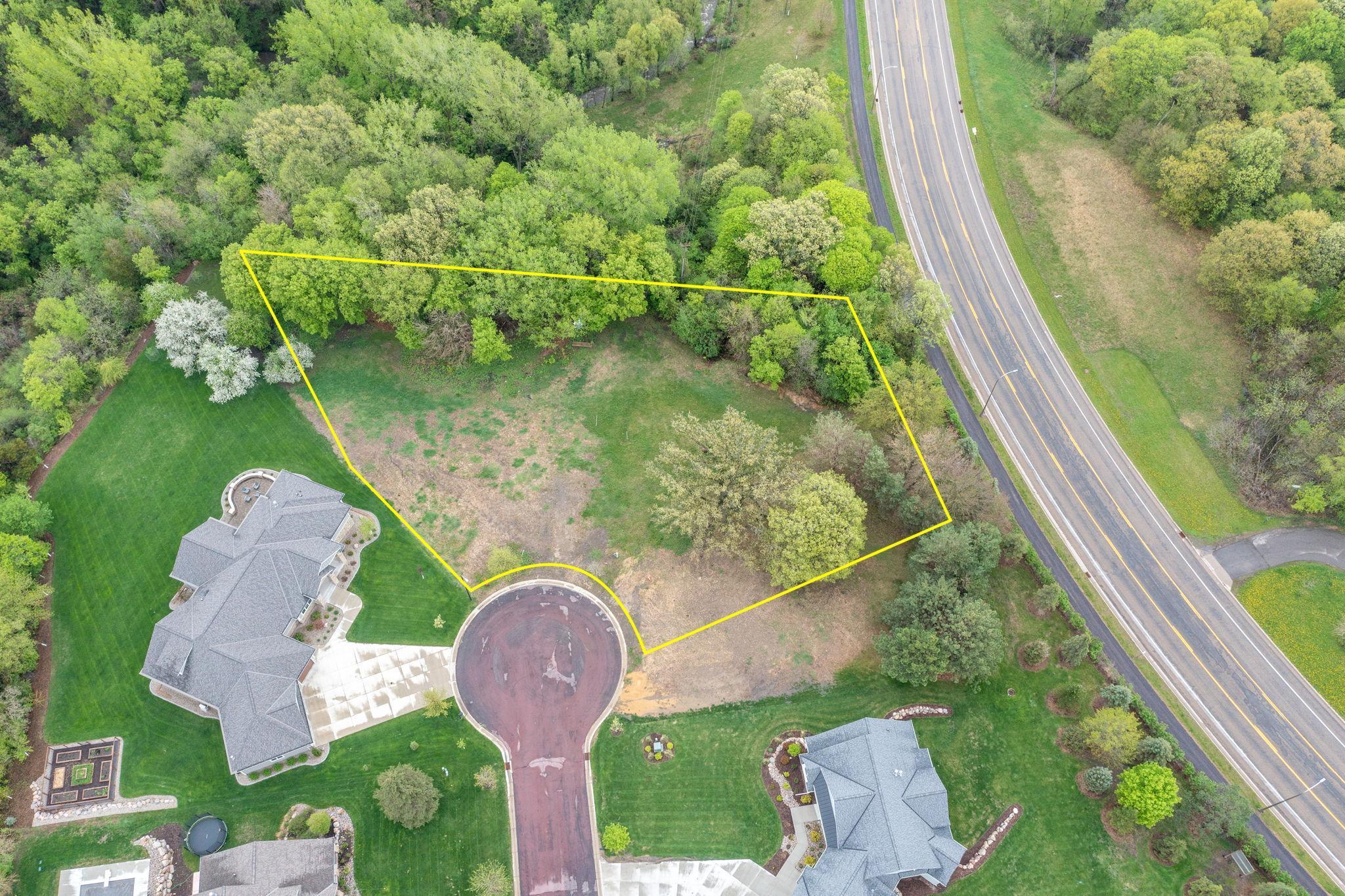 1008 Applewood Court Property Photo 6