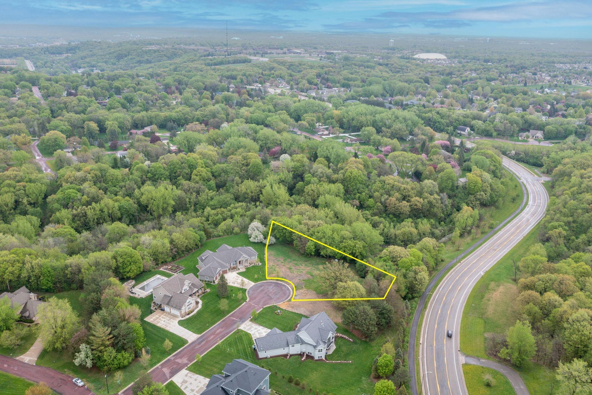 1008 Applewood Court Property Photo 7