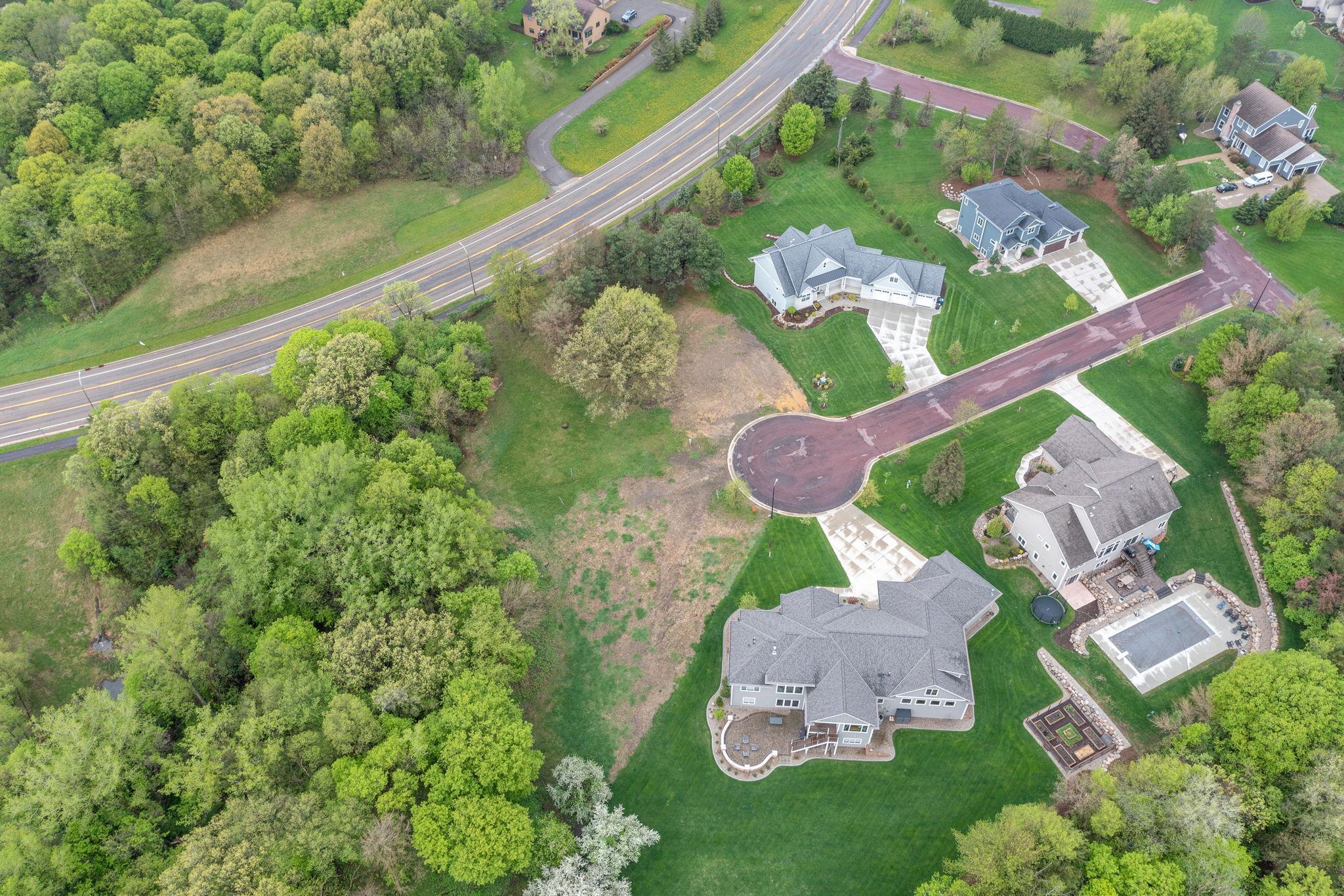 1008 Applewood Court Property Photo 8