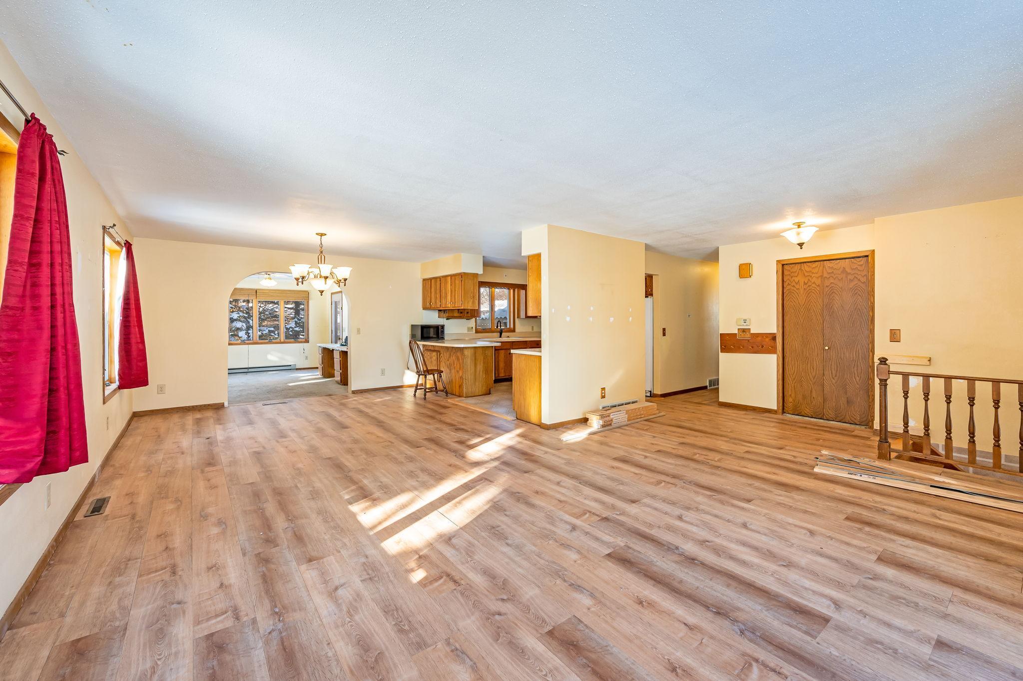 225 S 7th Avenue E E Property Photo 3
