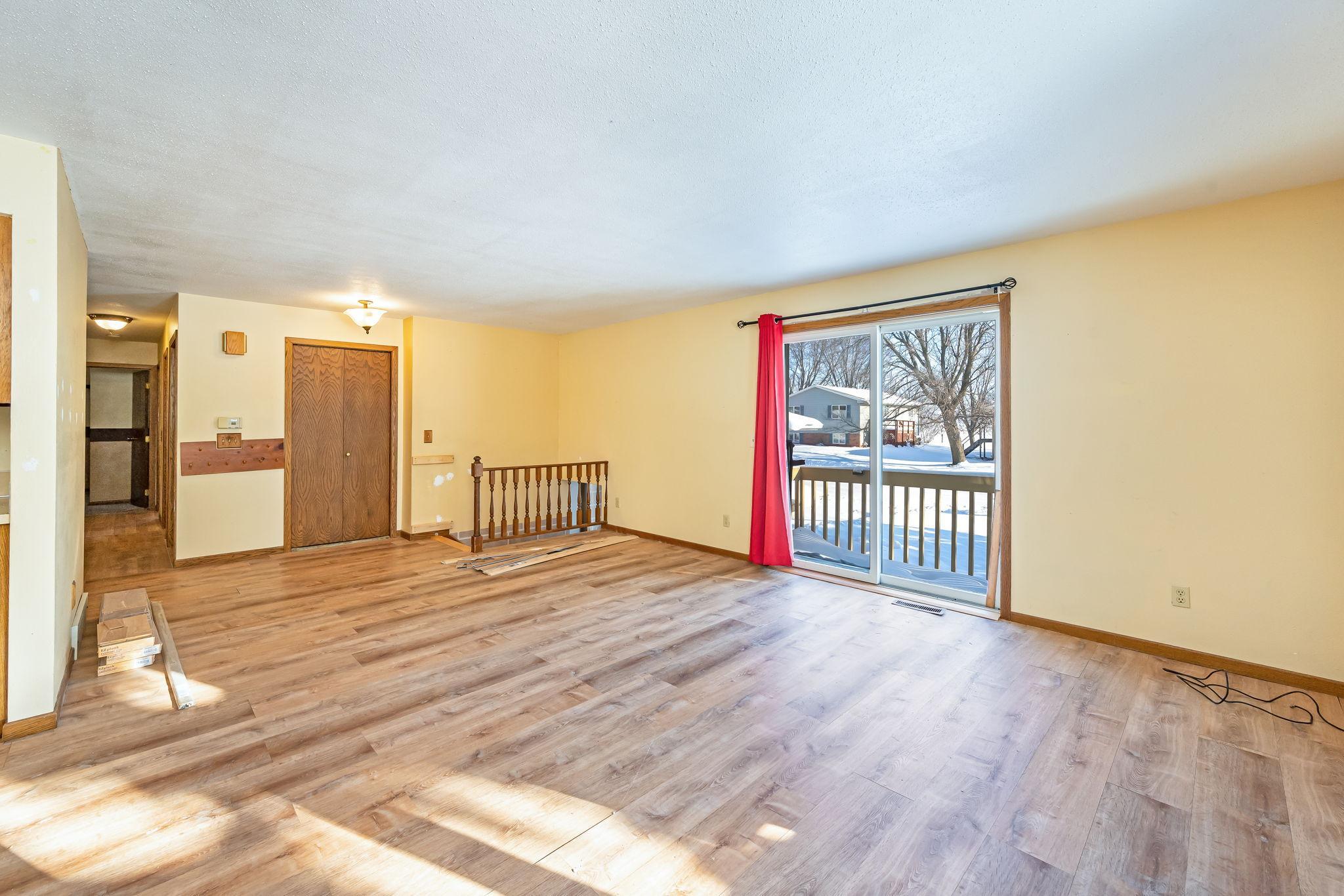 225 S 7th Avenue E E Property Photo 4