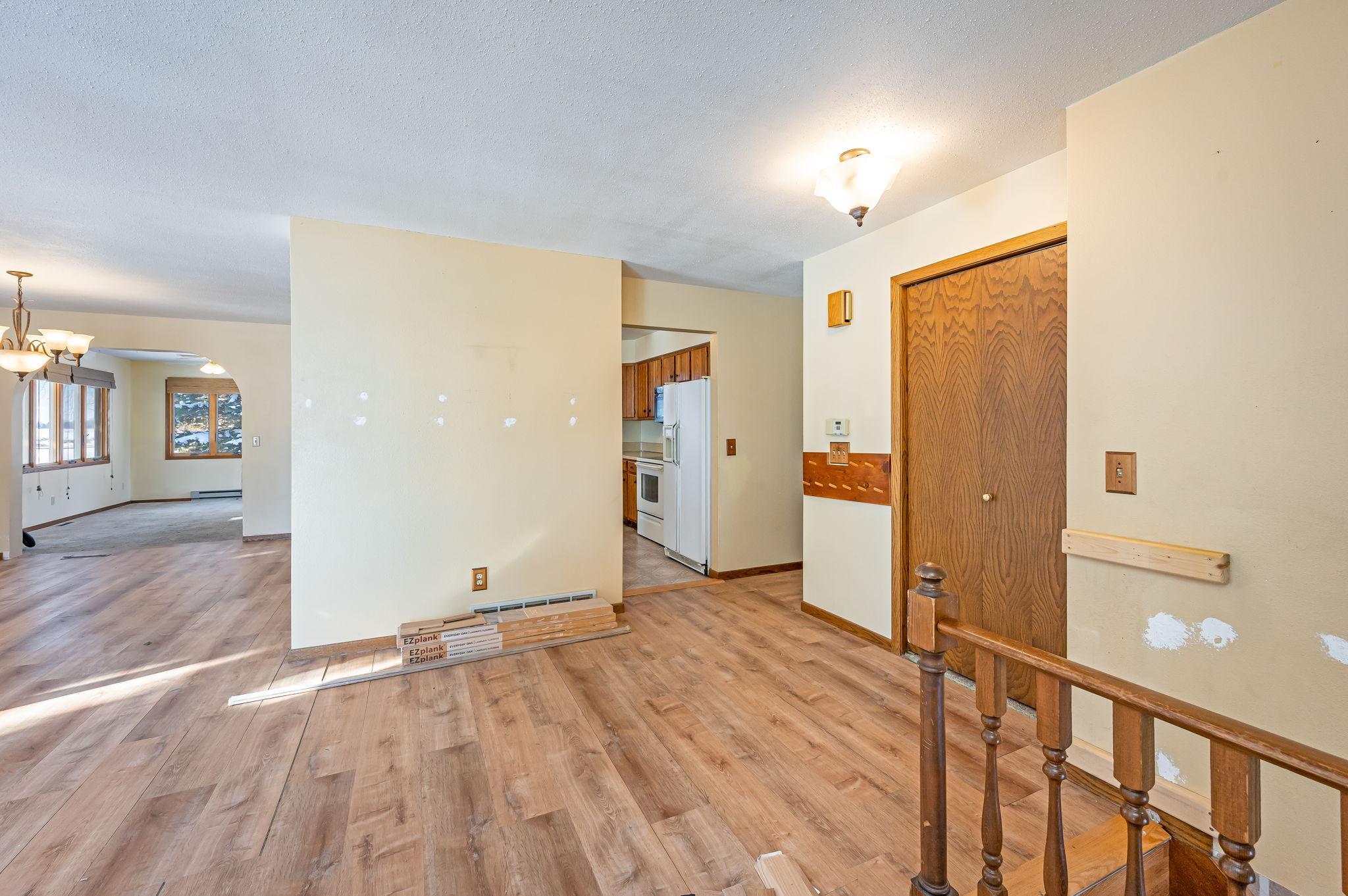 225 S 7th Avenue E E Property Photo 5