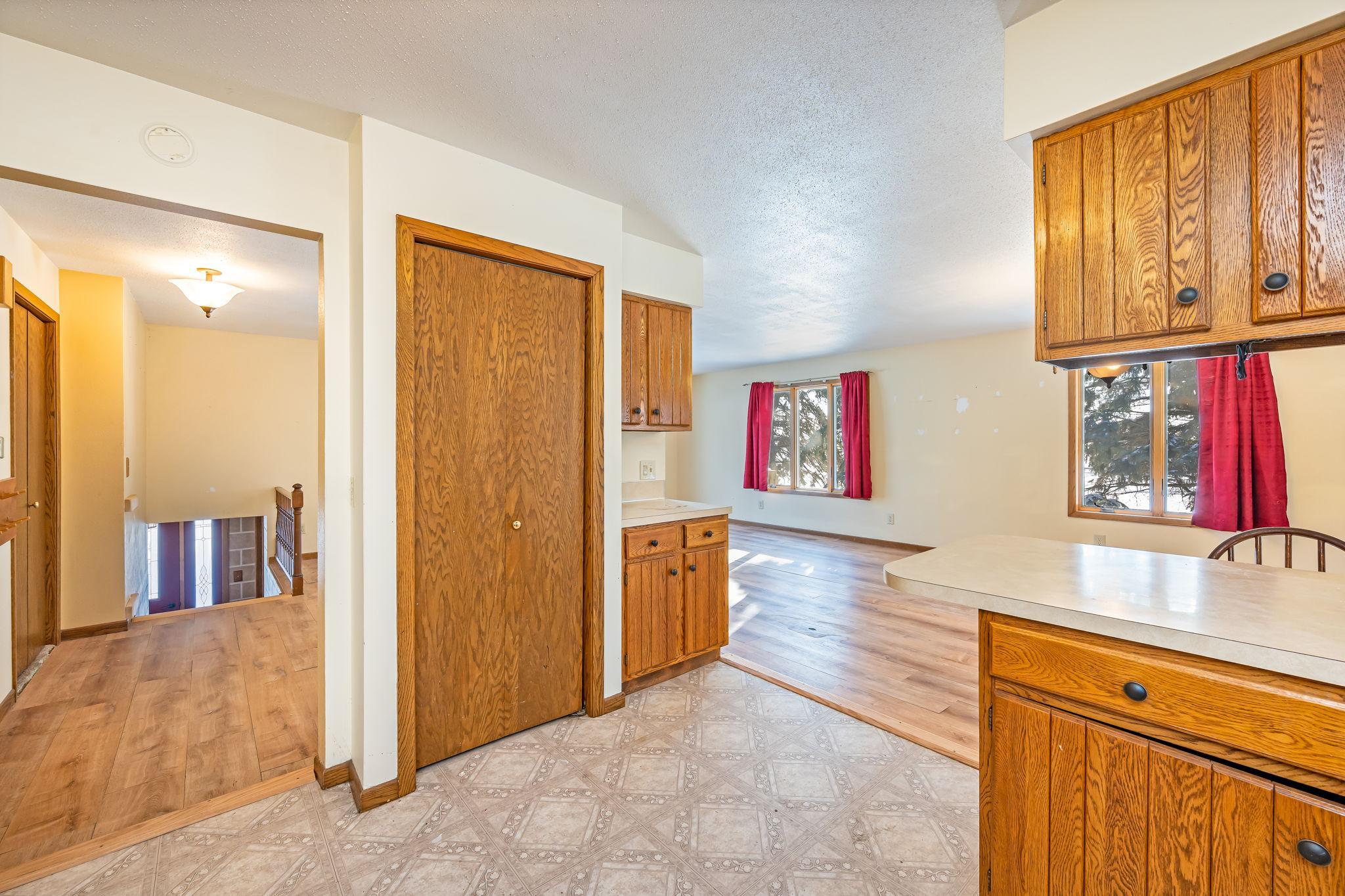 225 S 7th Avenue E E Property Photo 8