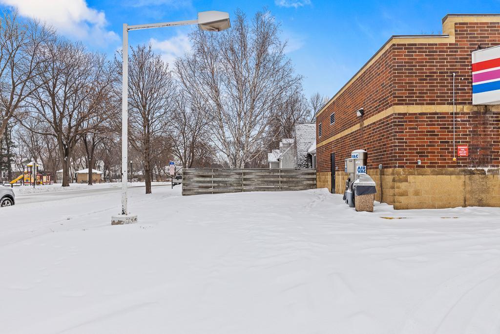 304 E College Drive Property Photo 17