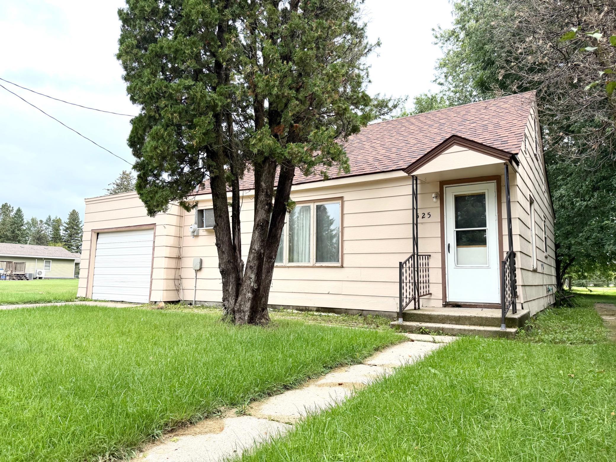 525 2nd Street N Property Photo 1