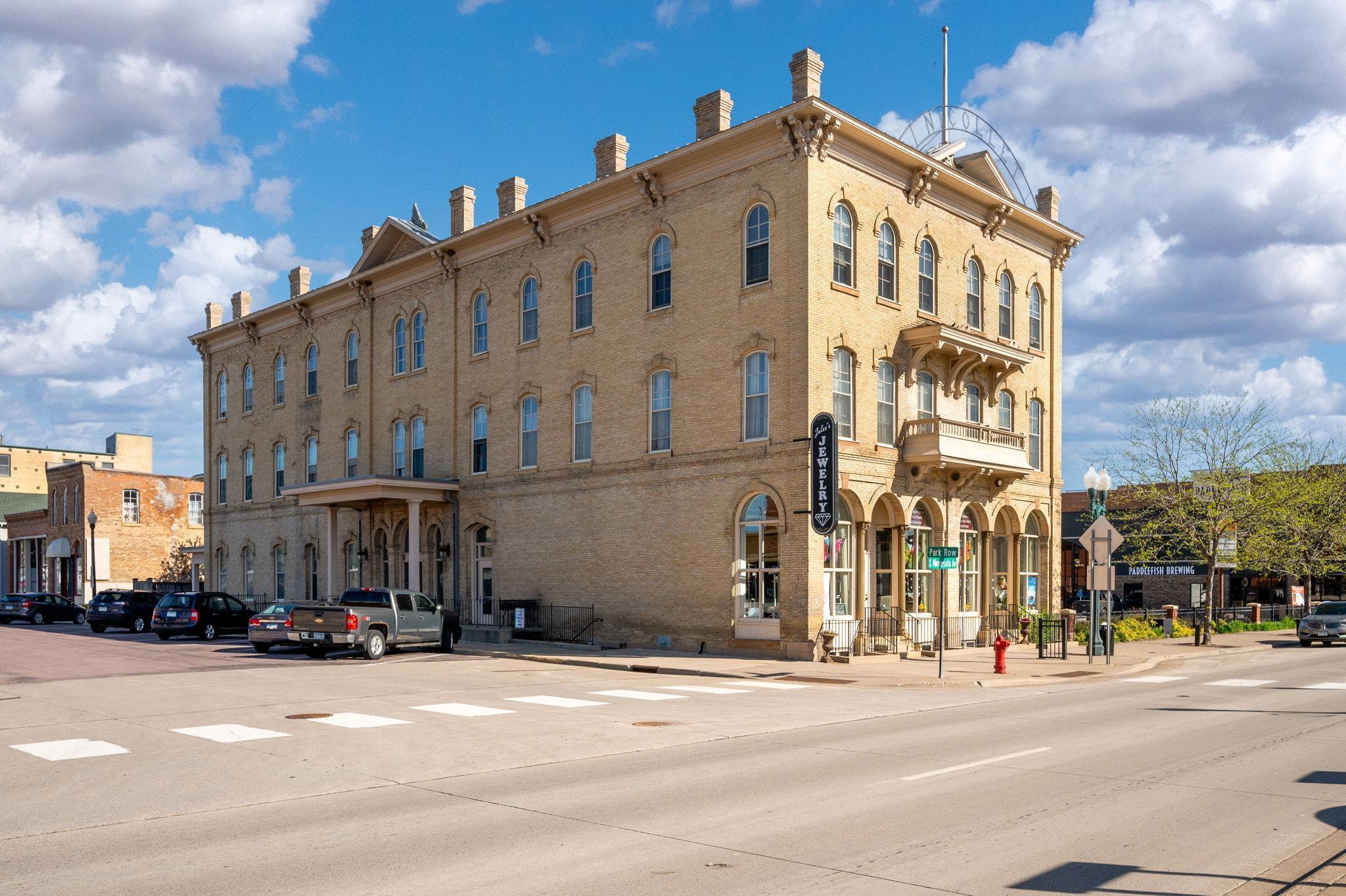 122 S Minnesota Avenue Property Photo 3