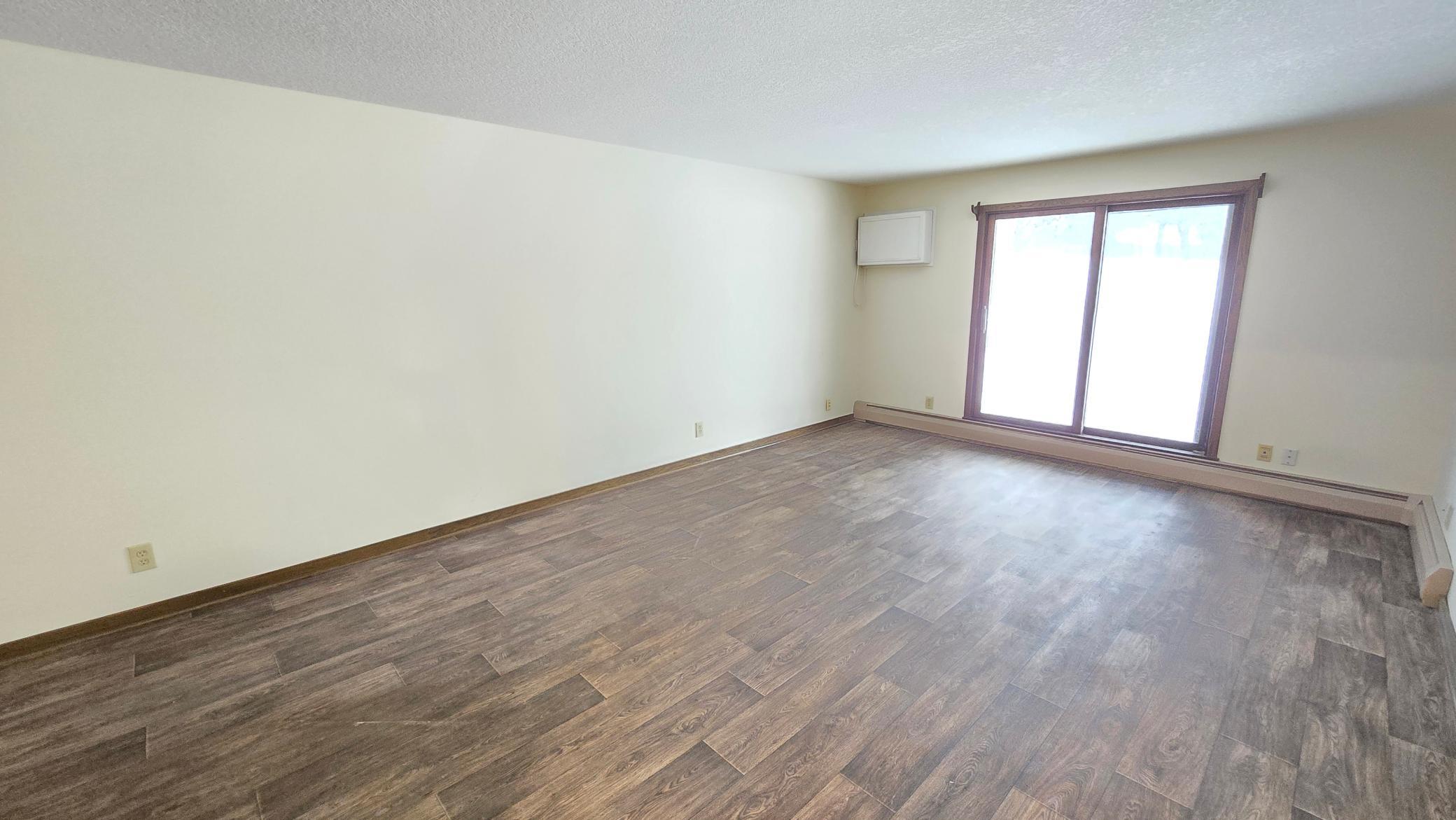 35 Nathan Lane N 114 Property Photo 6