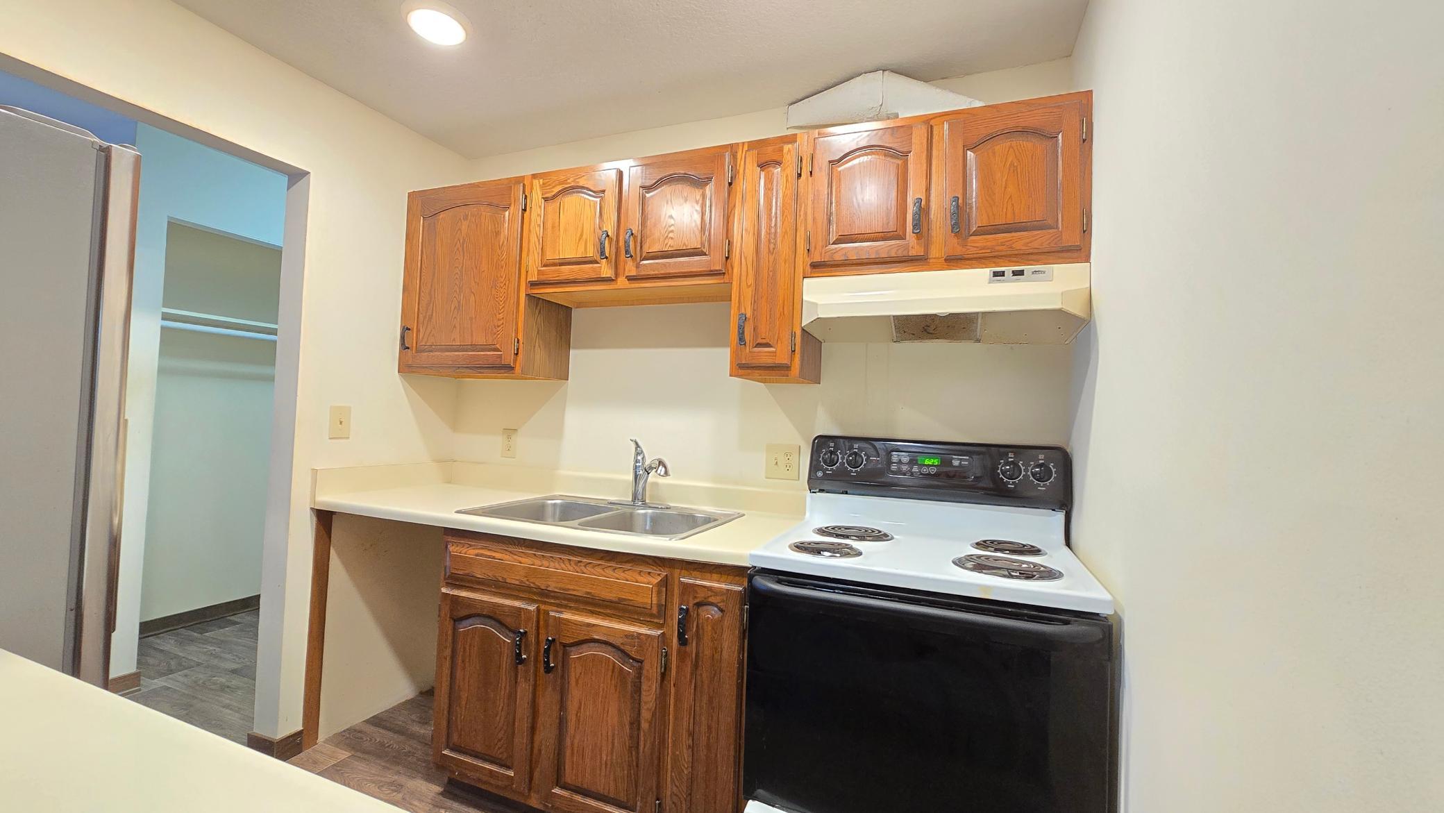 35 Nathan Lane N 114 Property Photo 11
