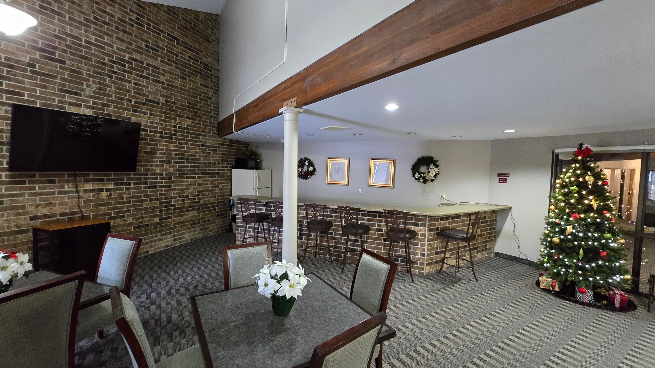 35 Nathan Lane N 114 Property Photo 24