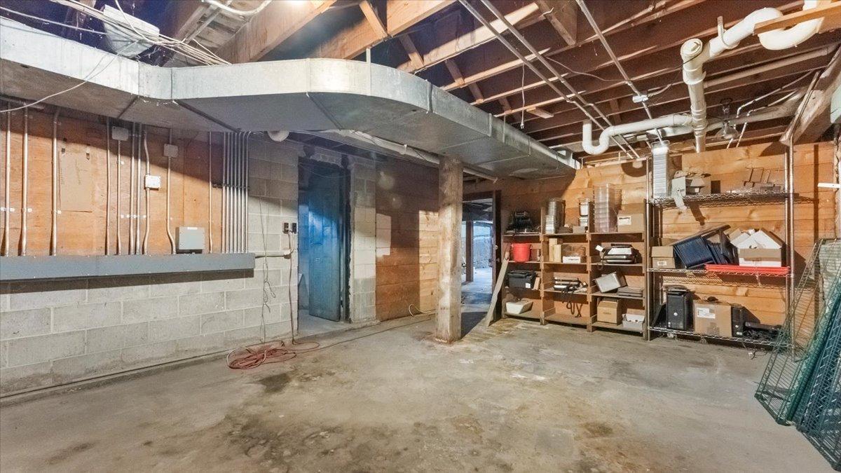 406 Main Street E Property Photo 23