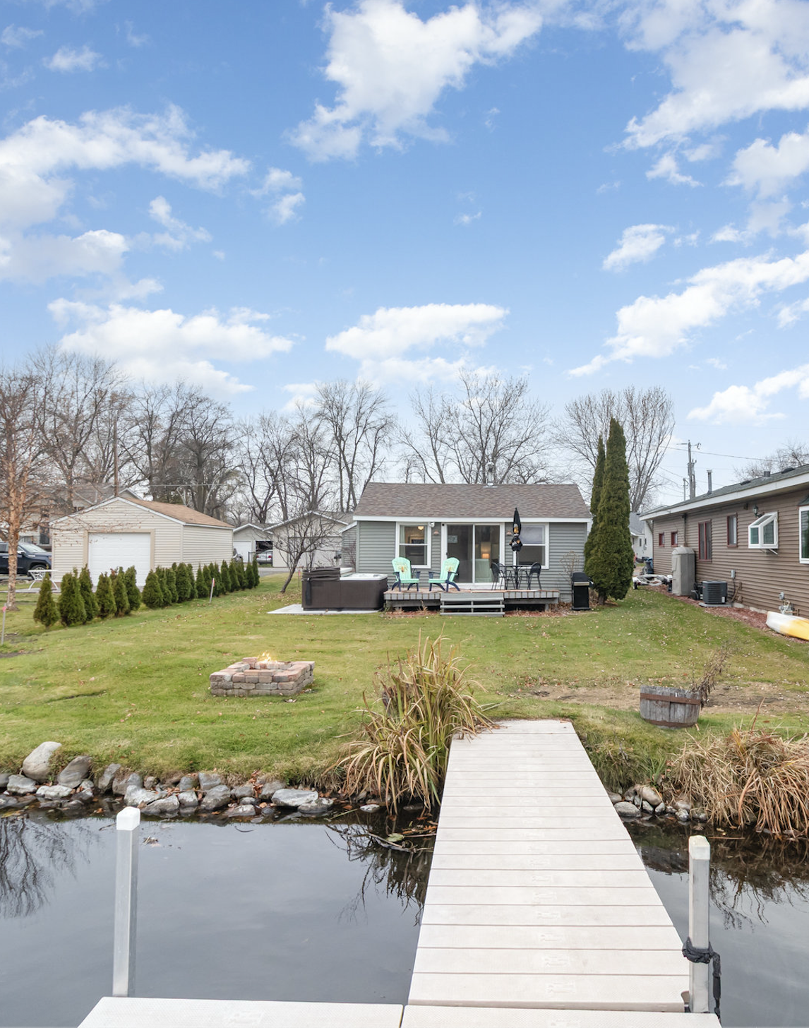 735 Woodland Drive Se Property Photo 1