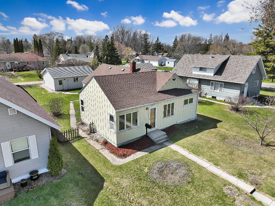 939 Duluth Avenue N Property Photo 1