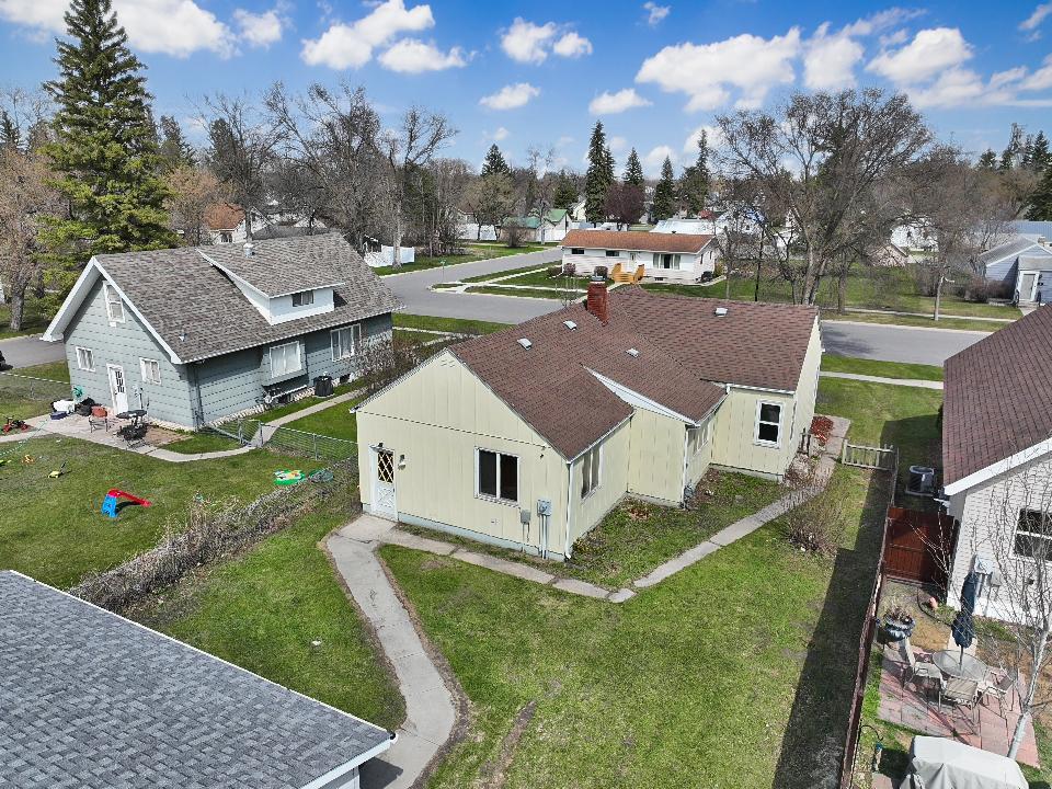 939 Duluth Avenue N Property Photo 3