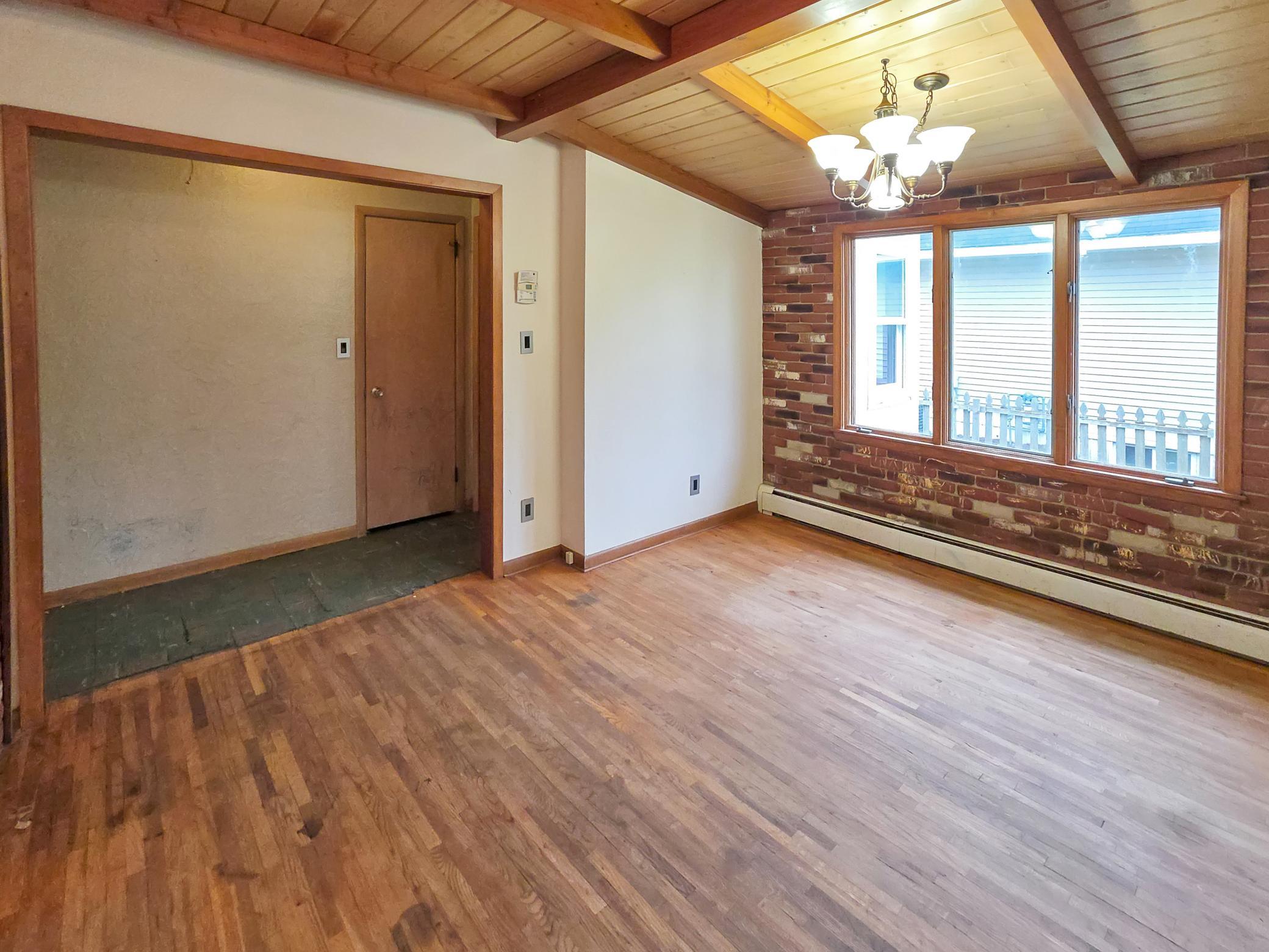 939 Duluth Avenue N Property Photo 6