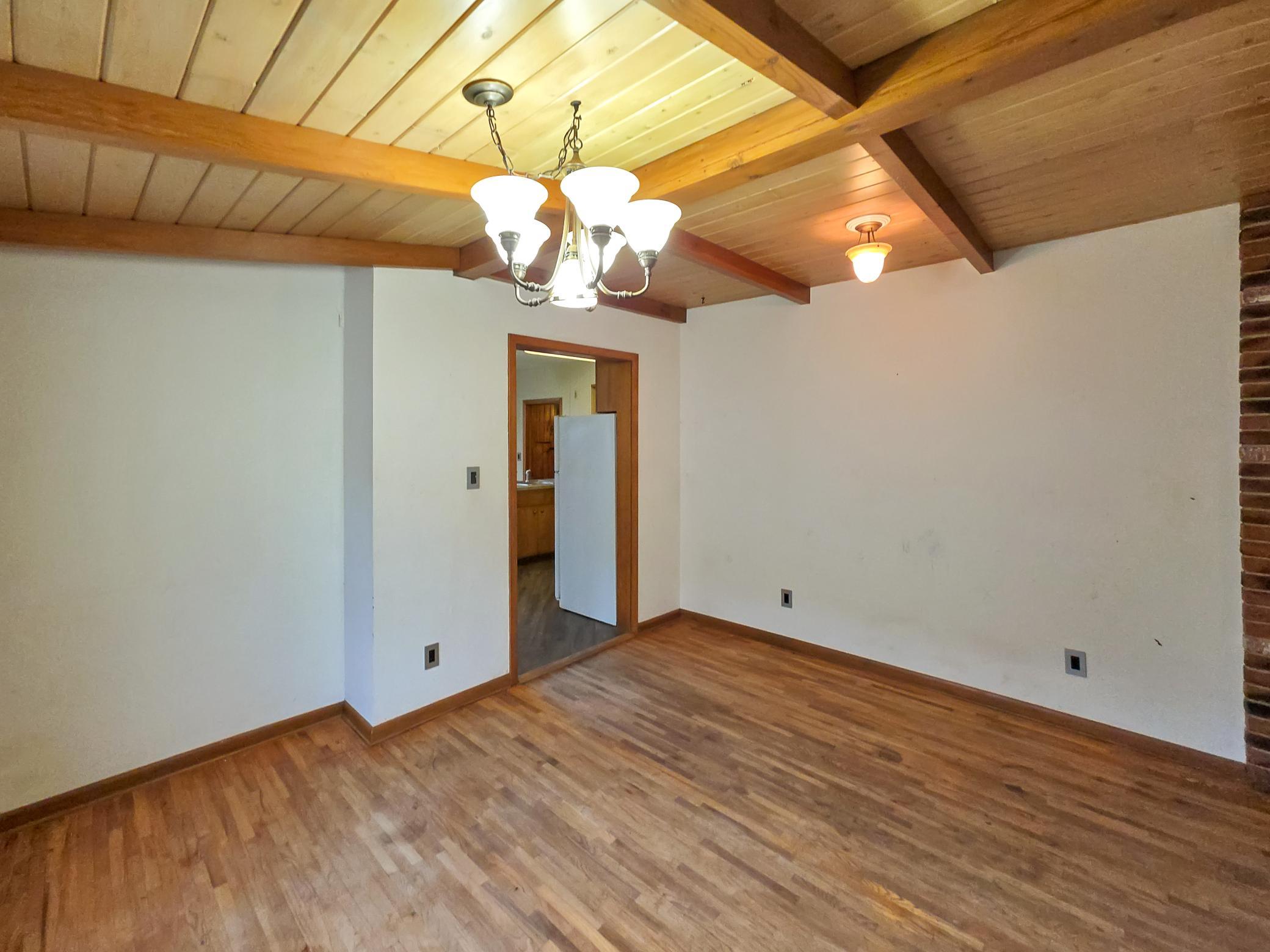 939 Duluth Avenue N Property Photo 7
