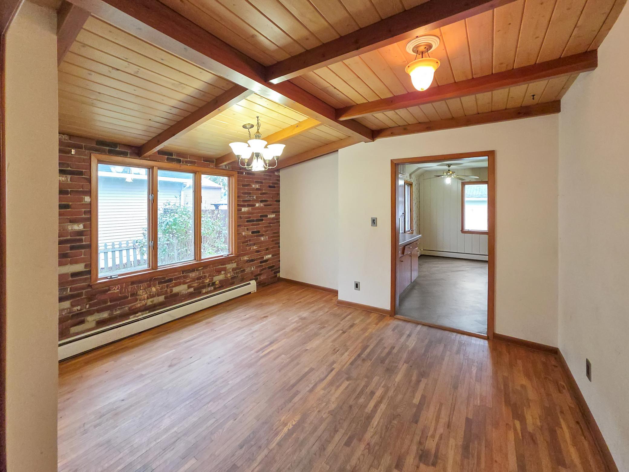 939 Duluth Avenue N Property Photo 8