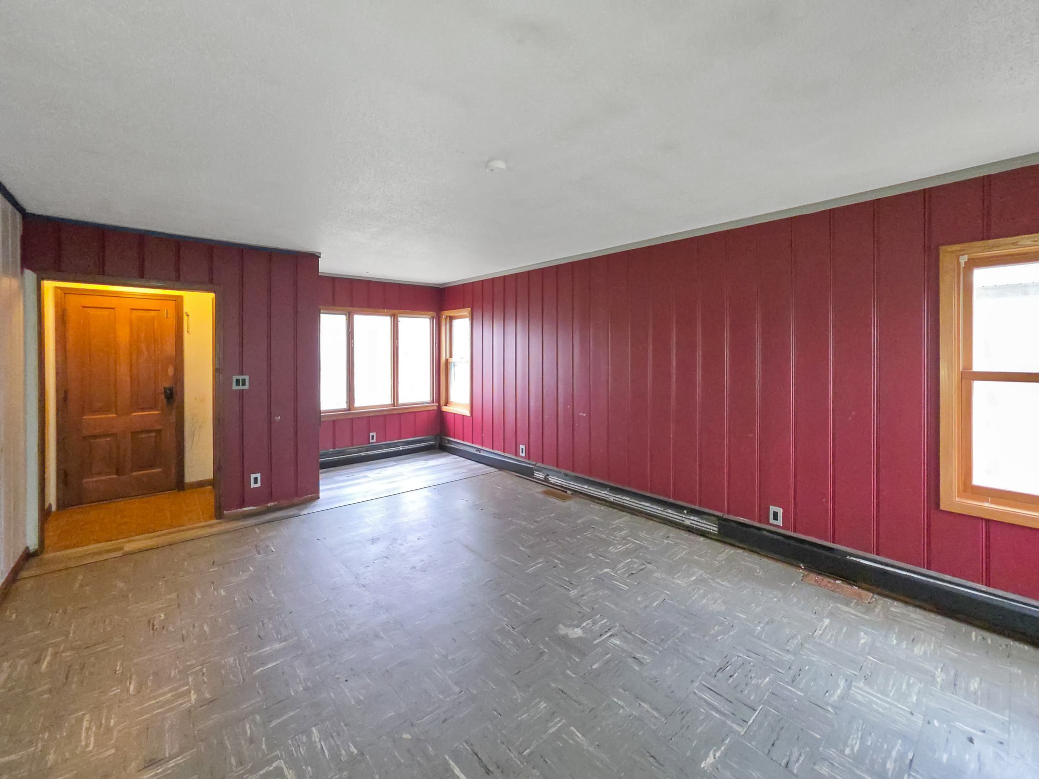939 Duluth Avenue N Property Photo 9