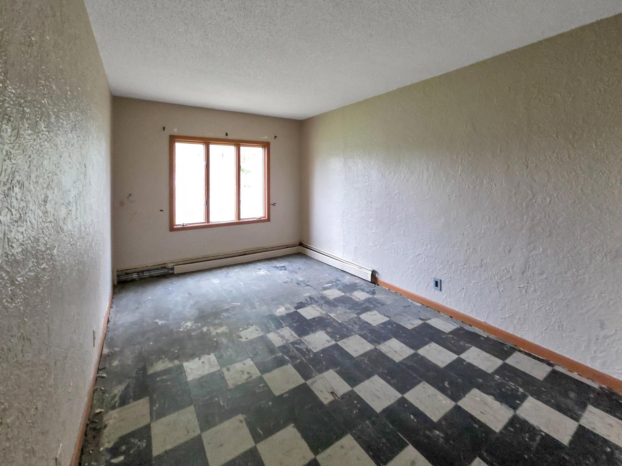 939 Duluth Avenue N Property Photo 12