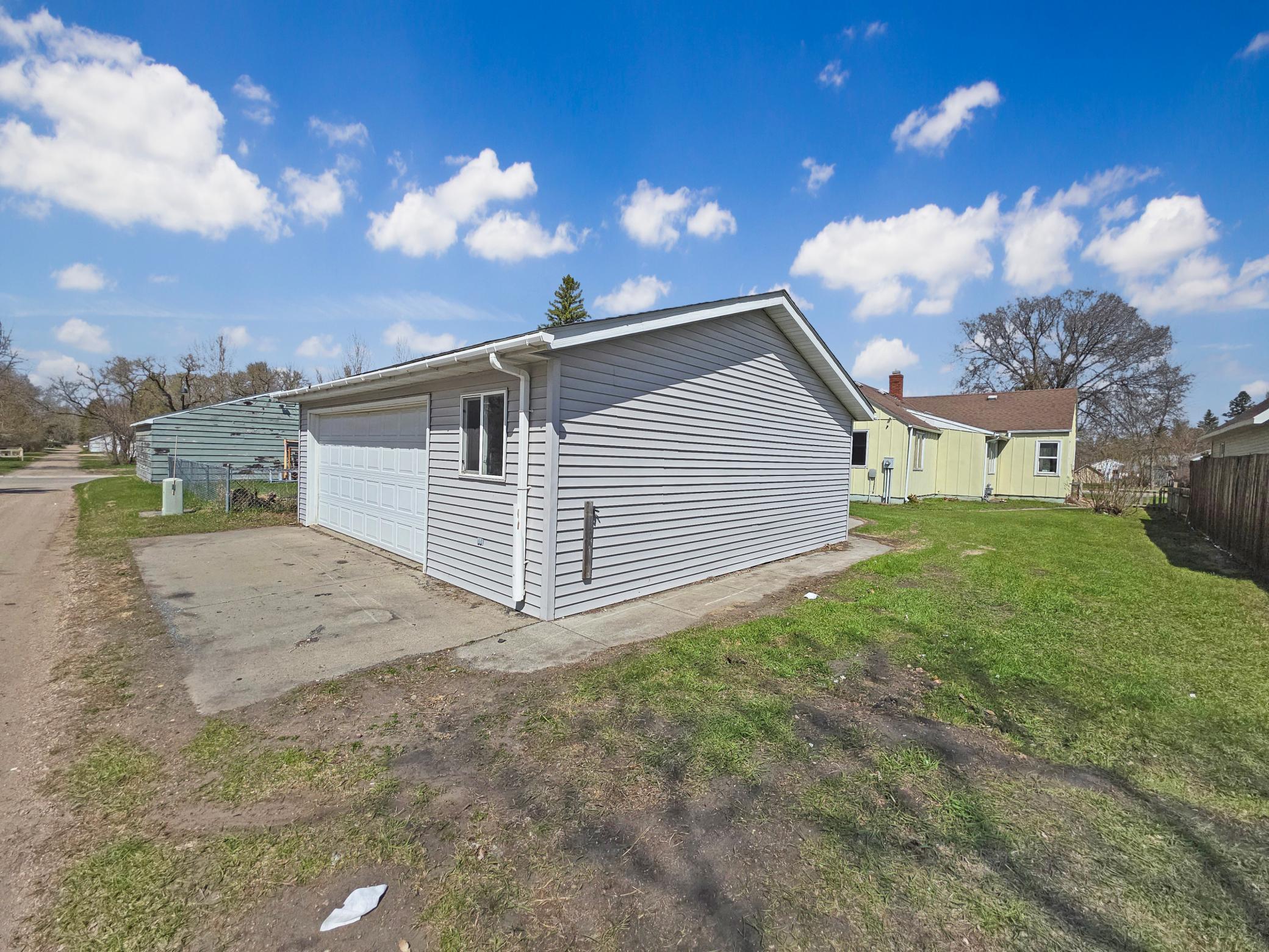 939 Duluth Avenue N Property Photo 25