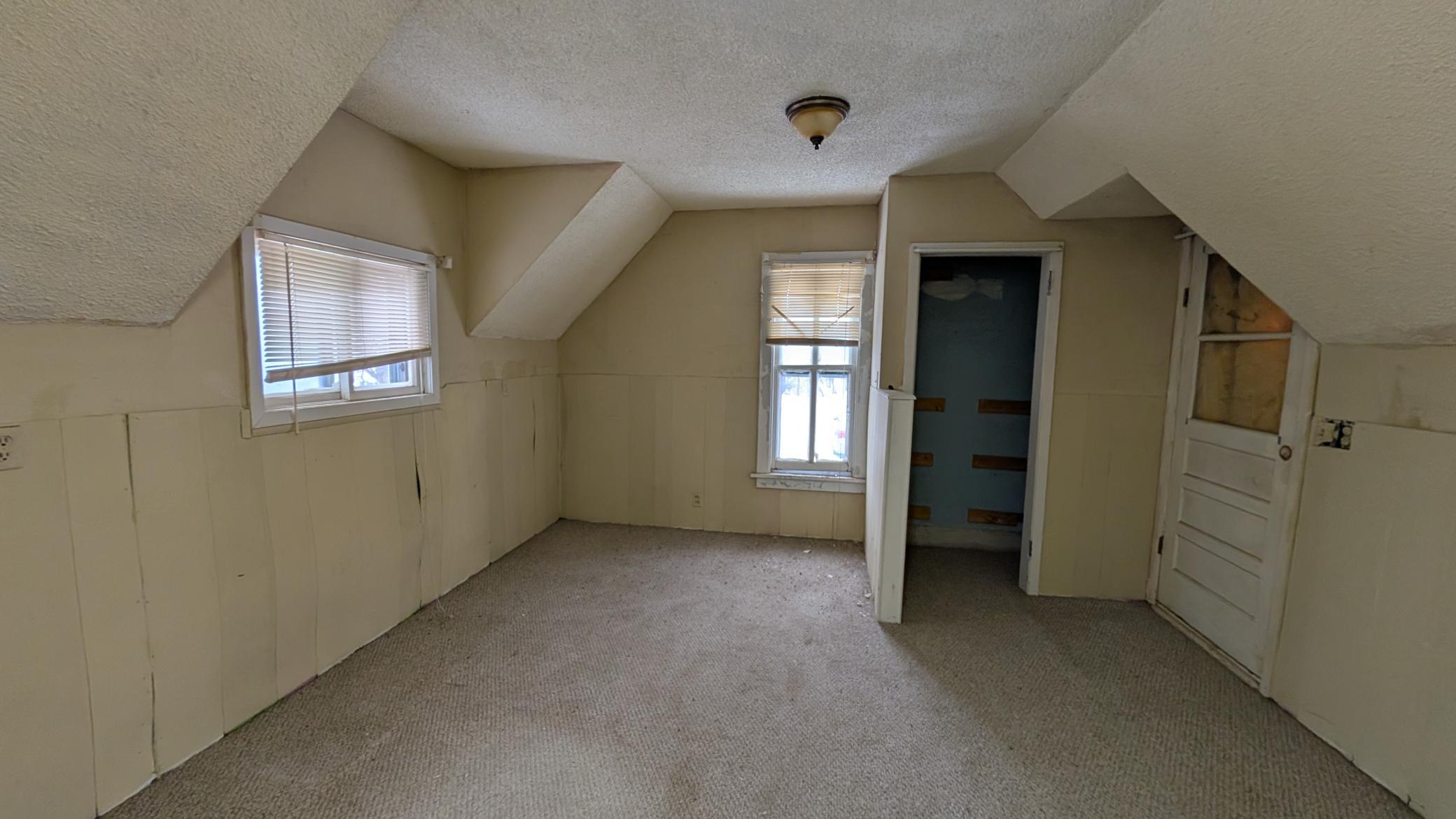 112 Bluff Street E Property Photo 12