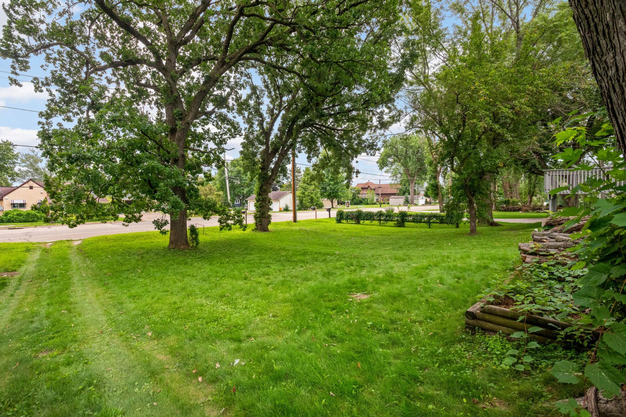 744 N Shore Drive Property Photo 3