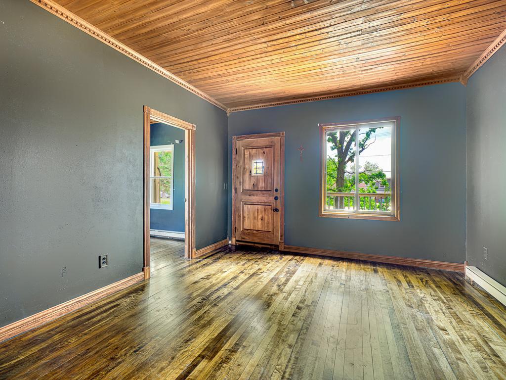744 N Shore Drive Property Photo 5